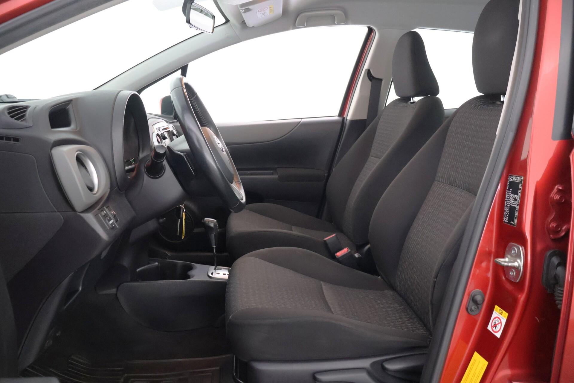 TOYOTA Yaris 2014