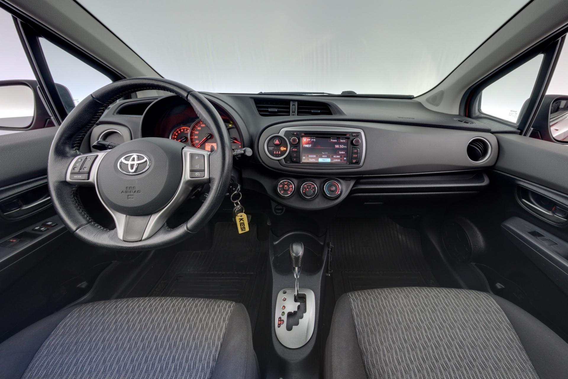 TOYOTA Yaris 2014