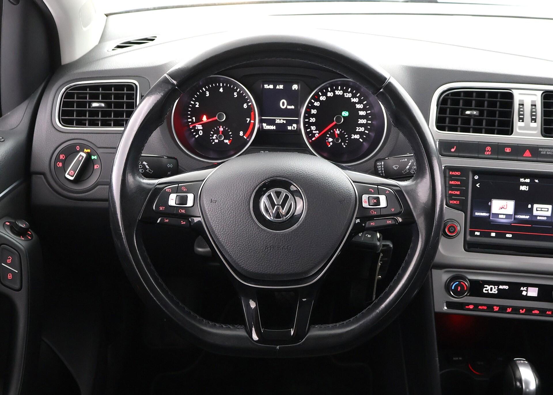 VOLKSWAGEN Polo 2016