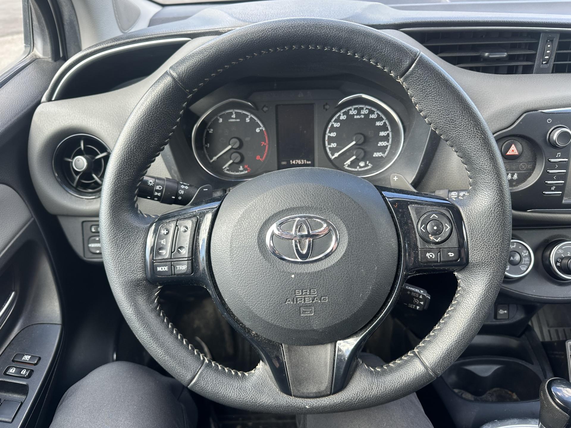 TOYOTA Yaris 2019