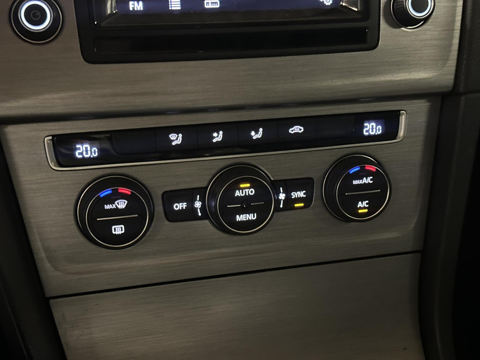 VOLKSWAGEN Golf 2015