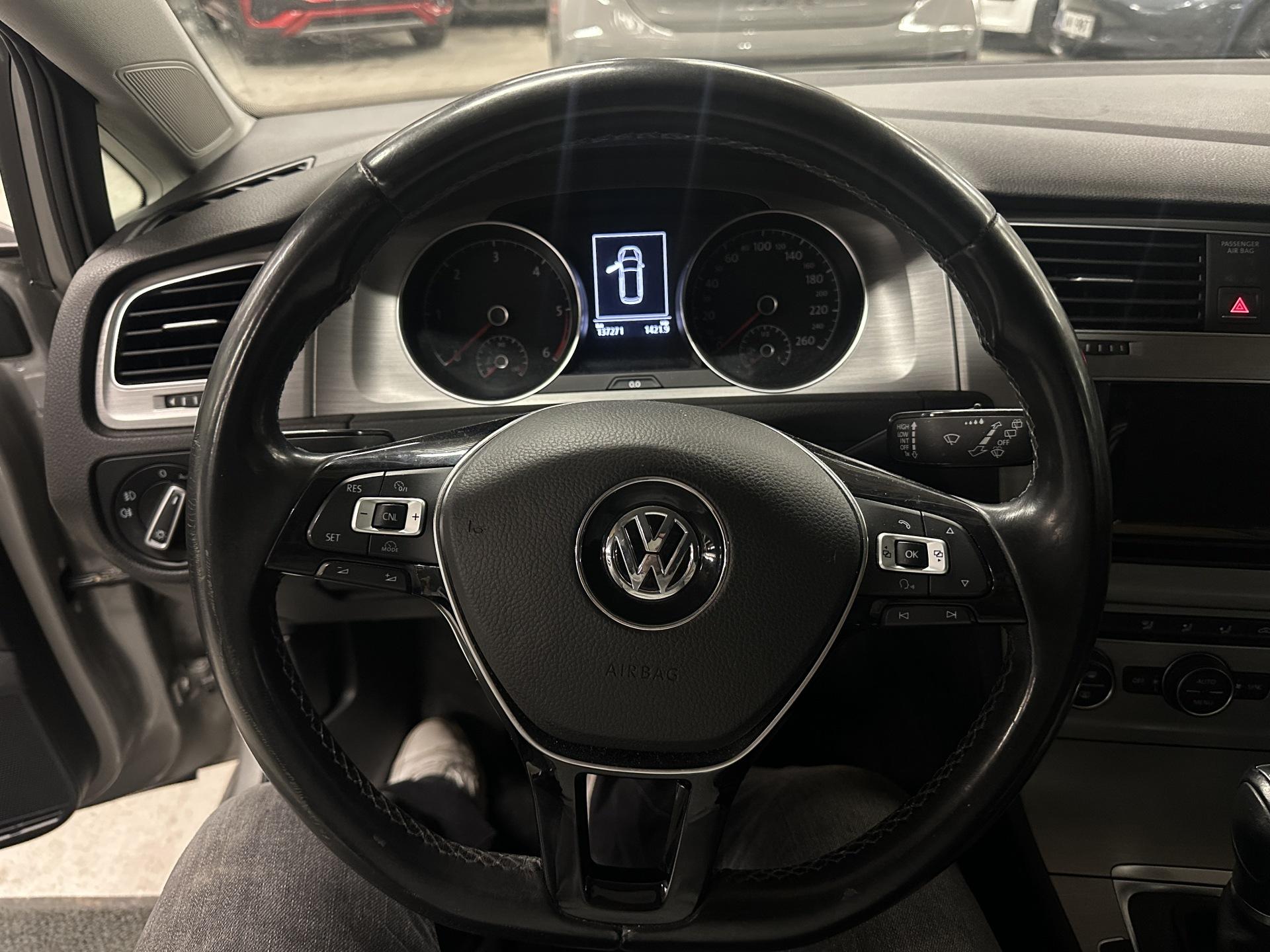 VOLKSWAGEN Golf 2015