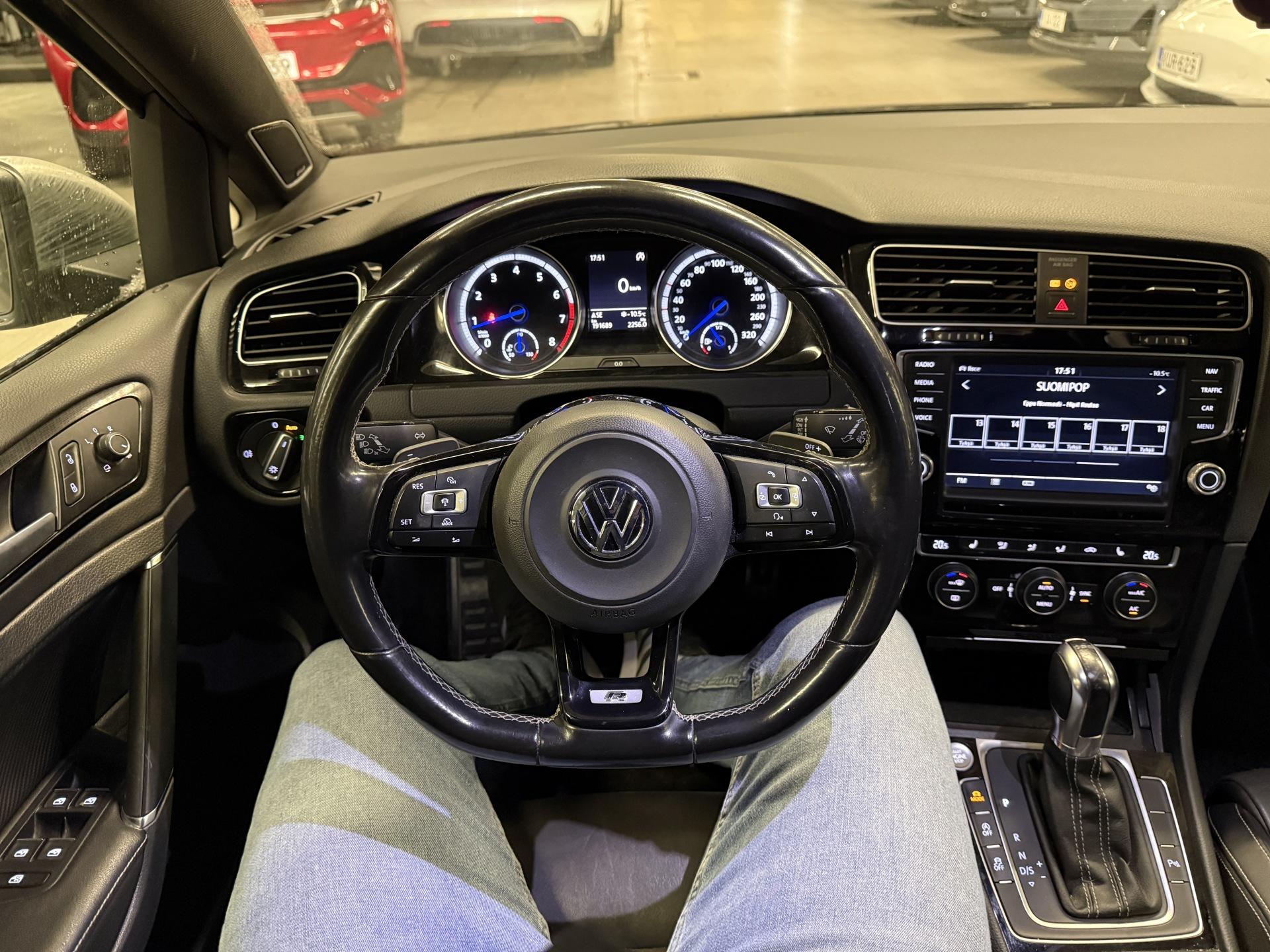 VOLKSWAGEN Golf 2015