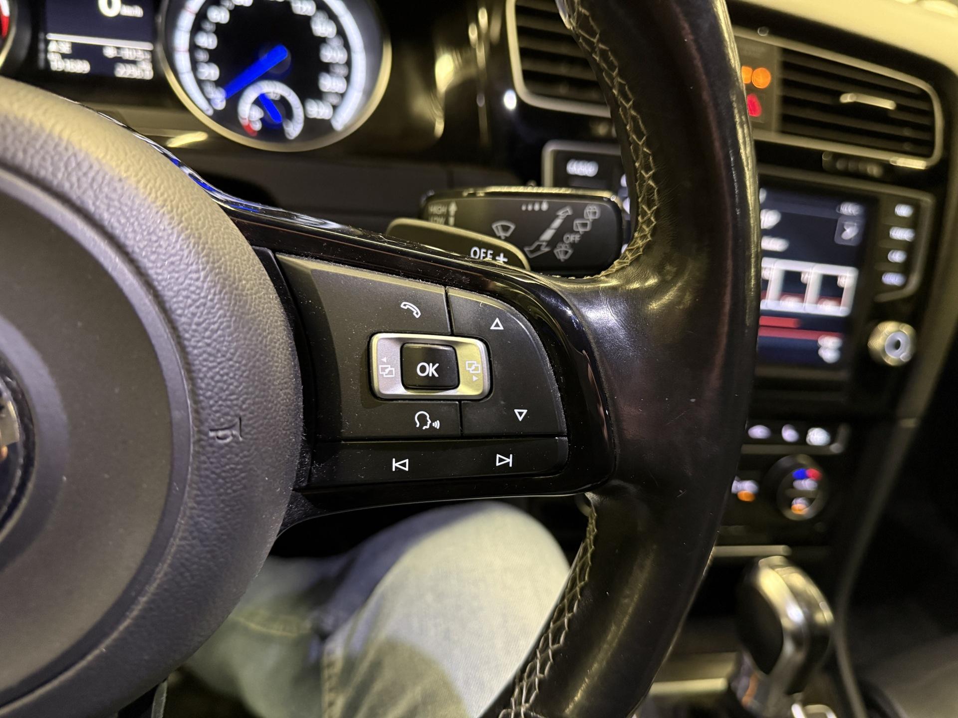 VOLKSWAGEN Golf 2015