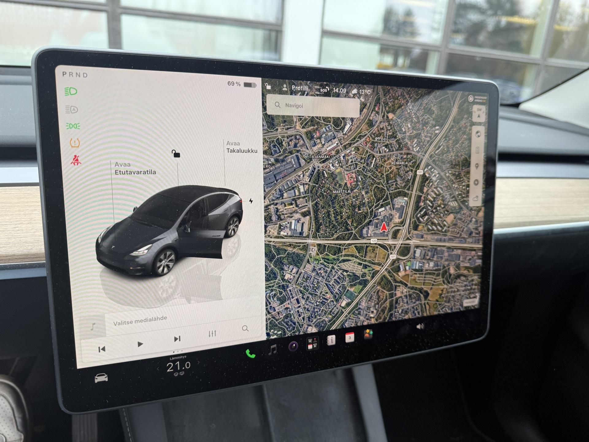 TESLA Model Y 2023