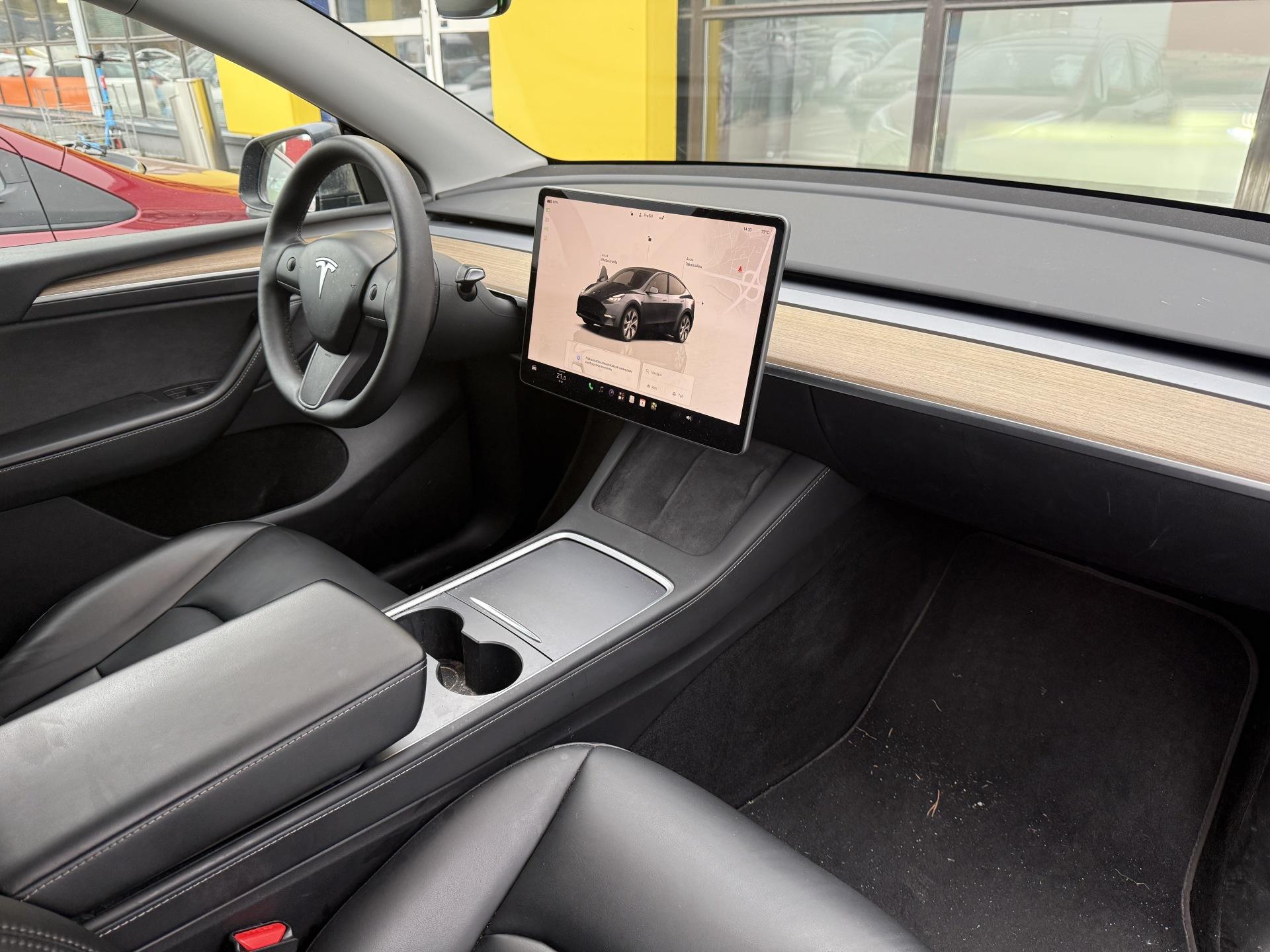 TESLA Model Y 2023