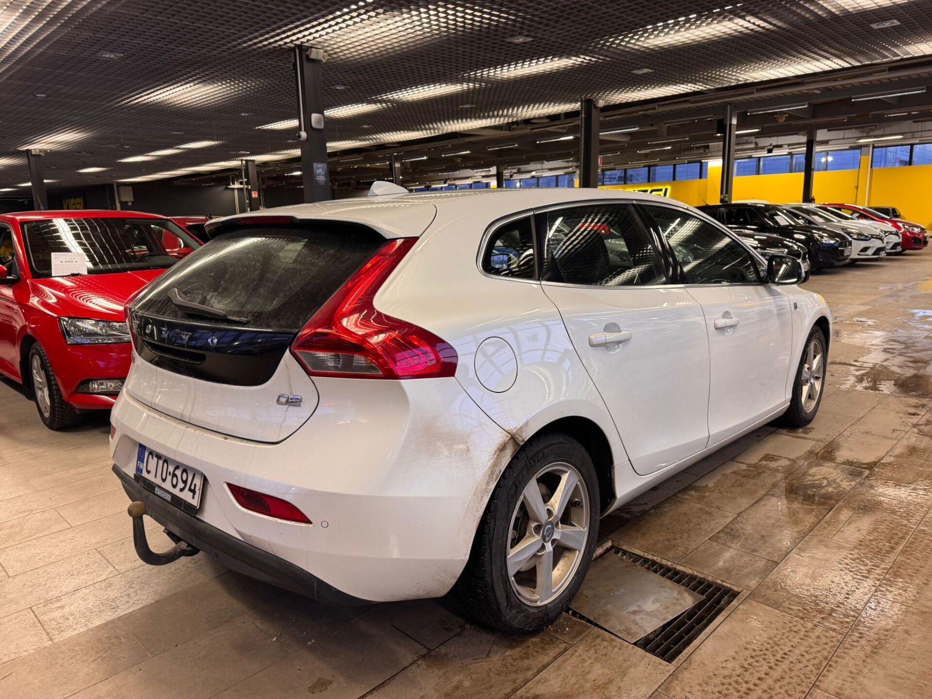 VOLVO V40 2015