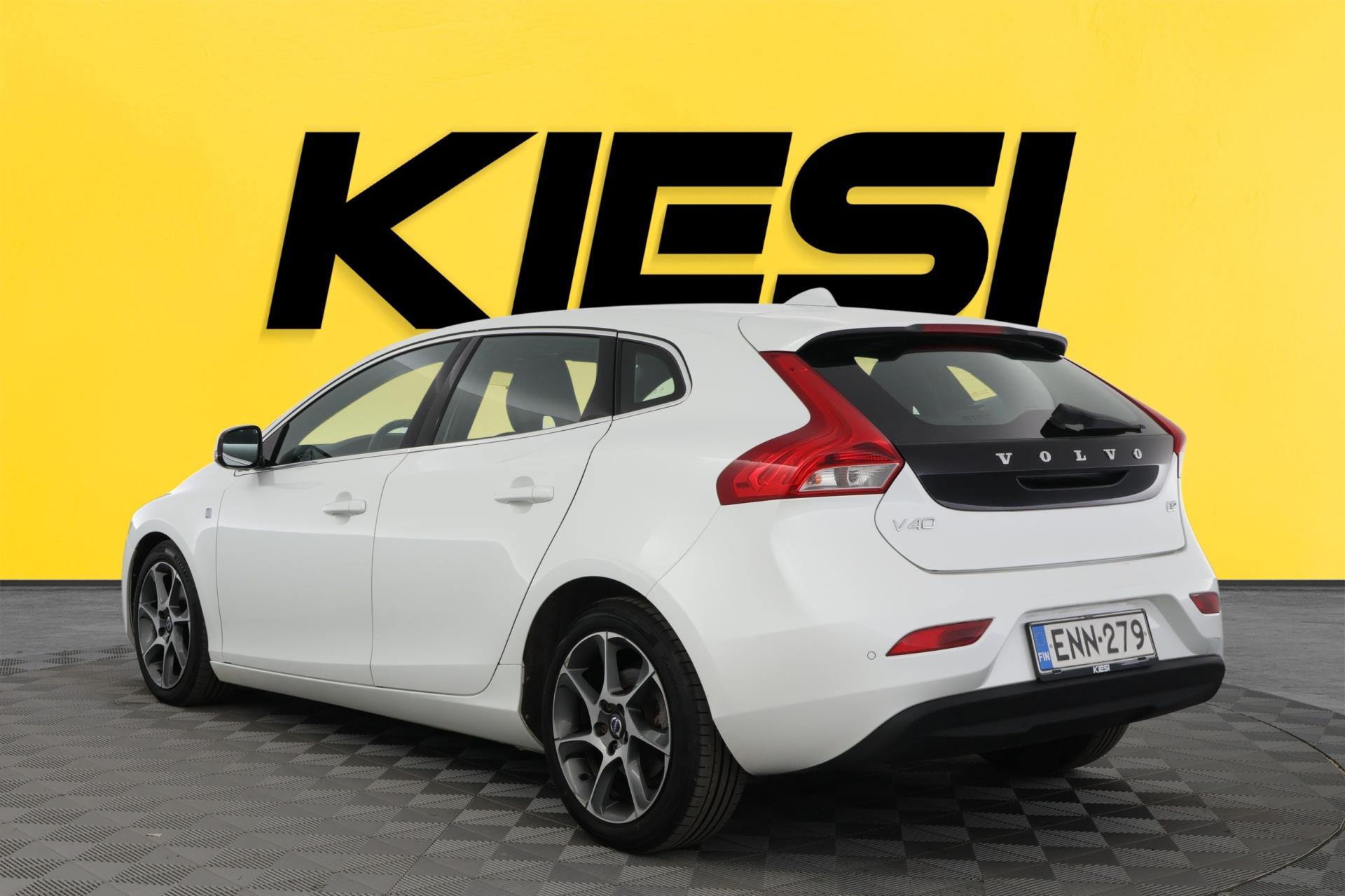 VOLVO V40 2015