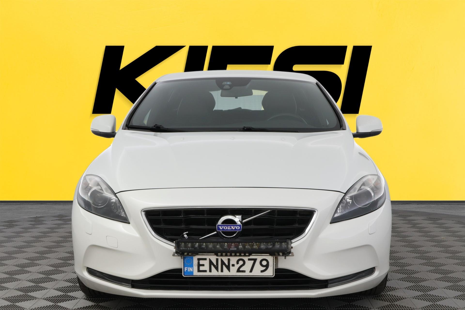 VOLVO V40 2015