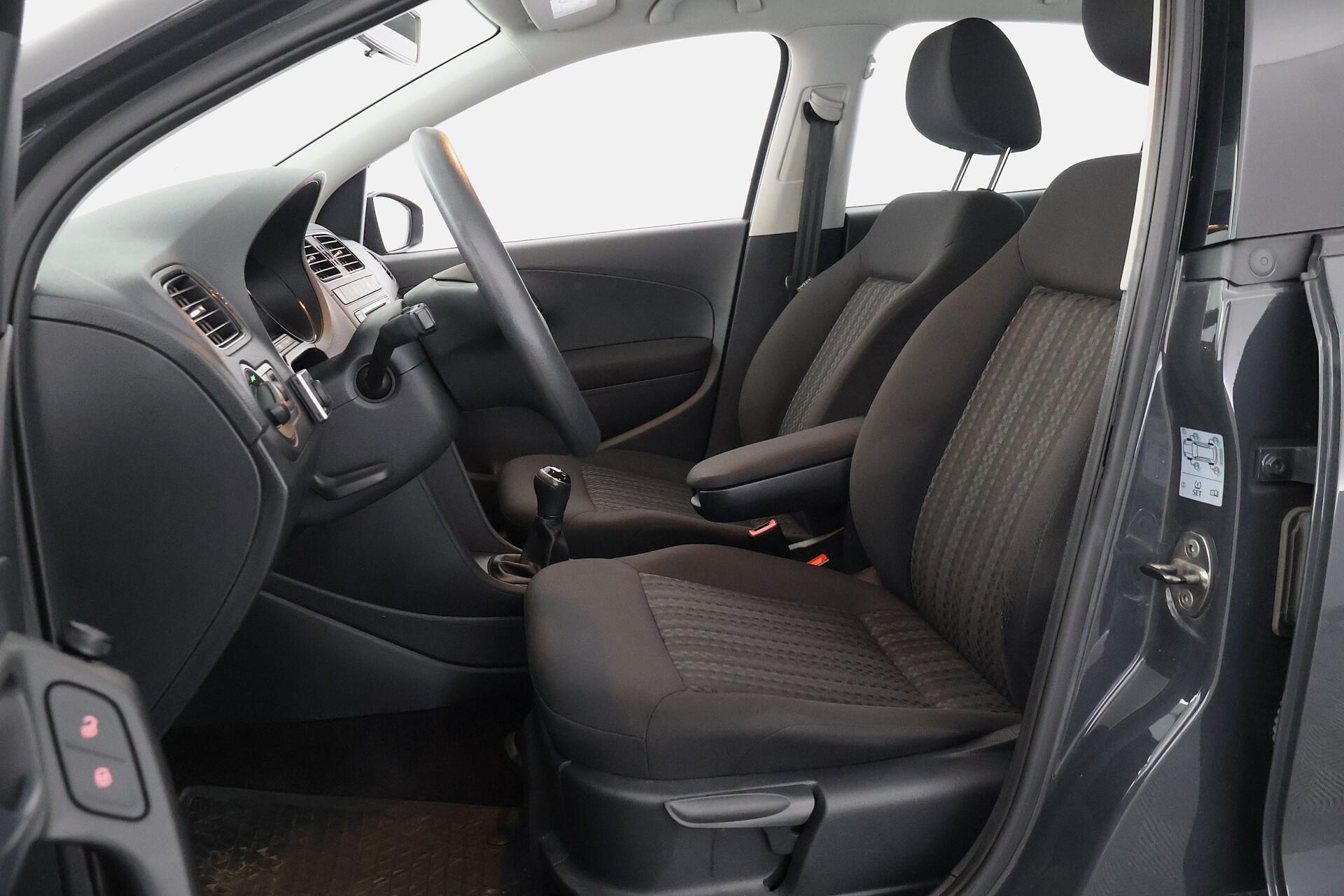 VOLKSWAGEN Polo 2015