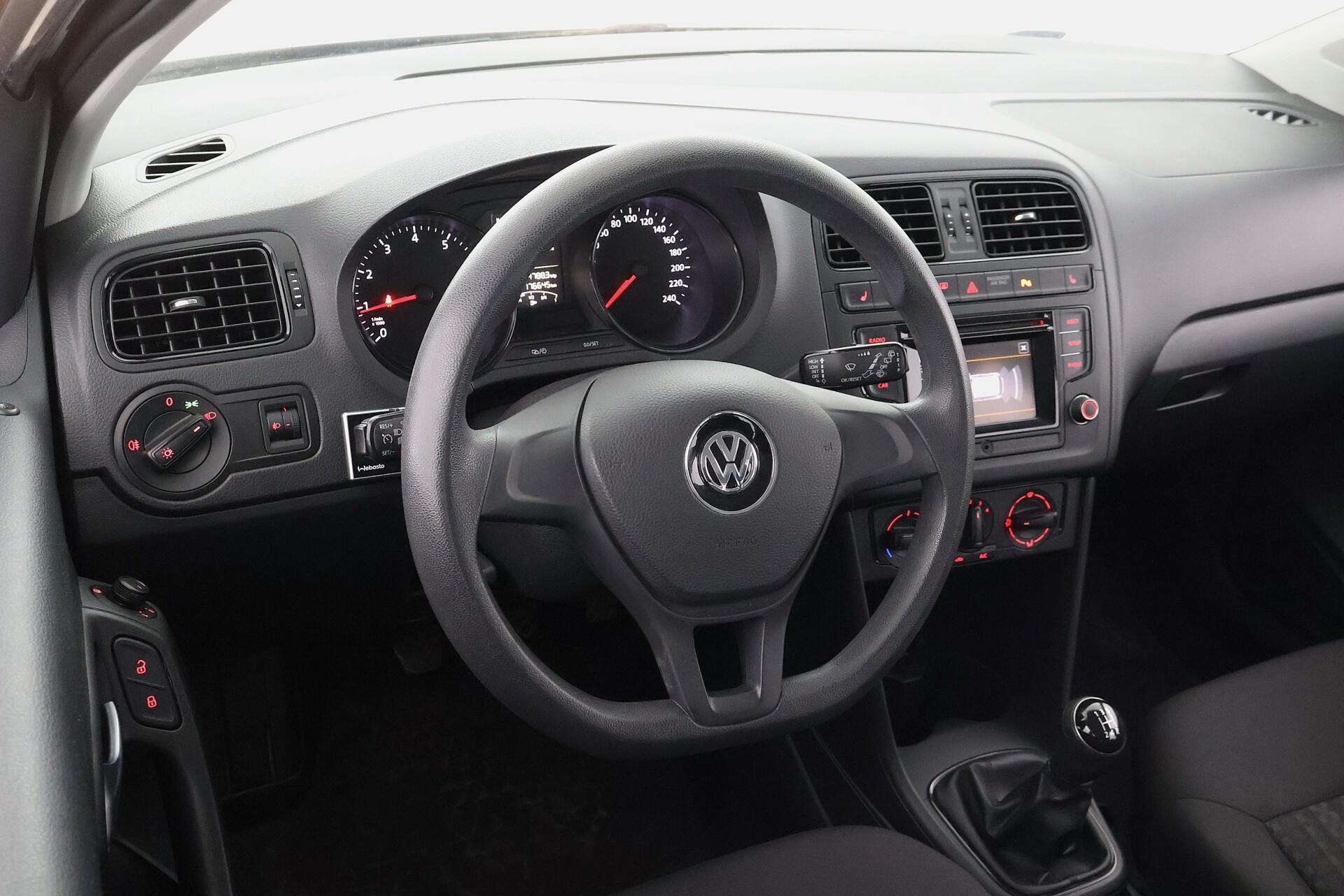VOLKSWAGEN Polo 2015