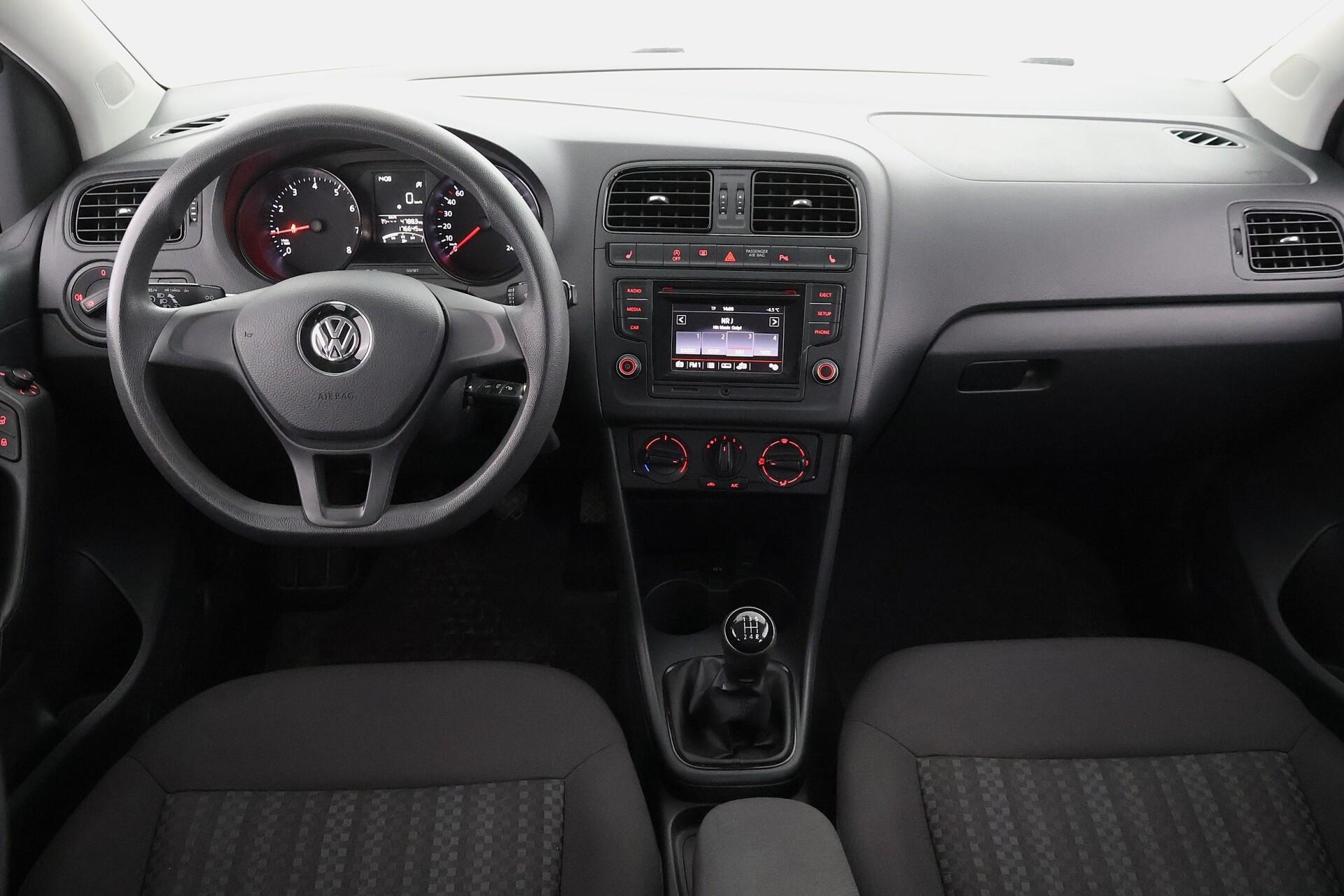 VOLKSWAGEN Polo 2015
