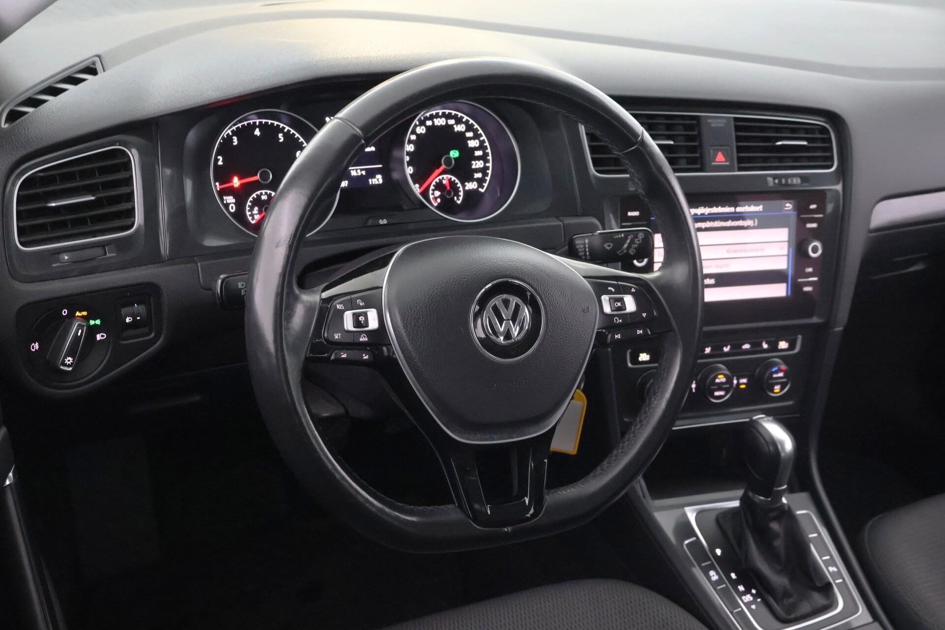 VOLKSWAGEN Golf 2017