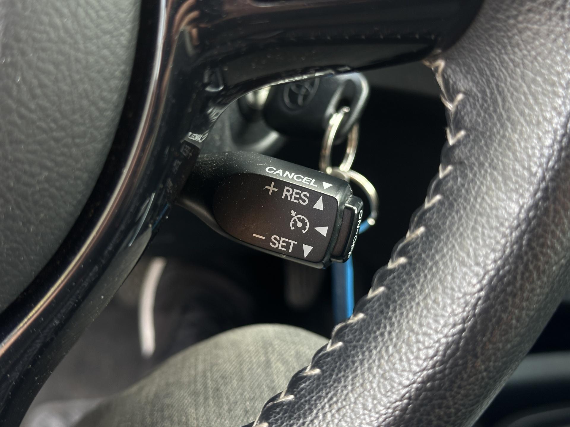 TOYOTA Yaris 2018