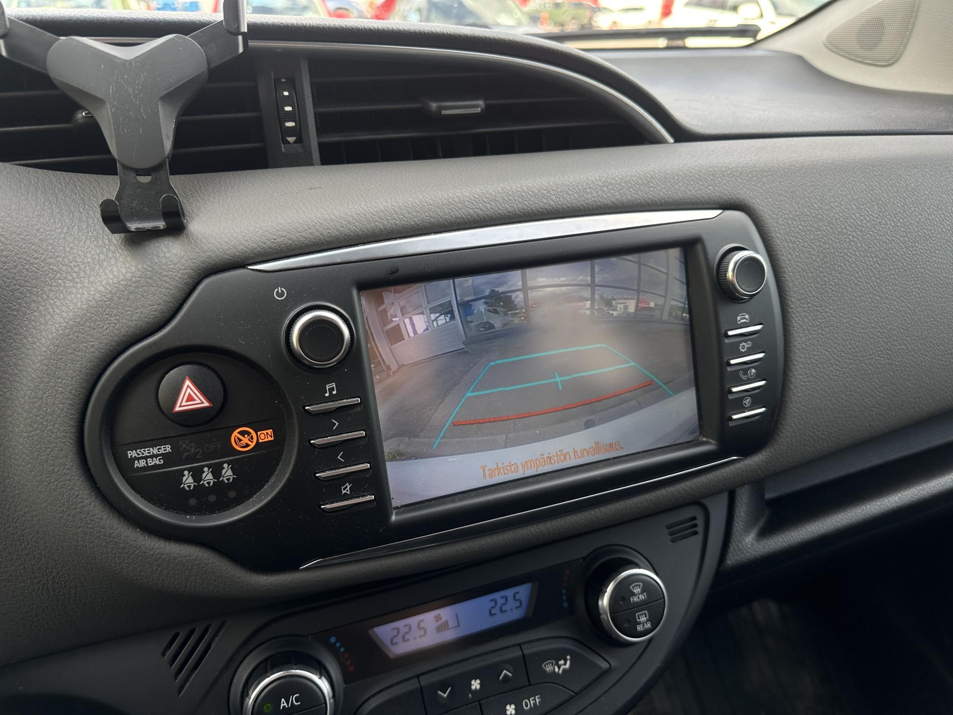 TOYOTA Yaris 2018