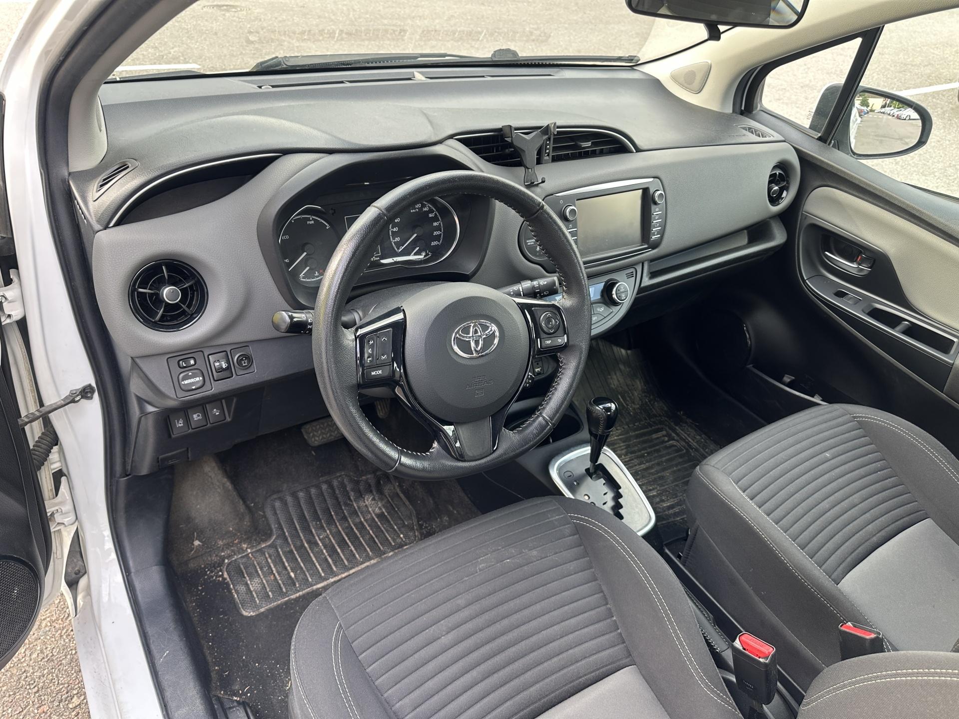 TOYOTA Yaris 2018