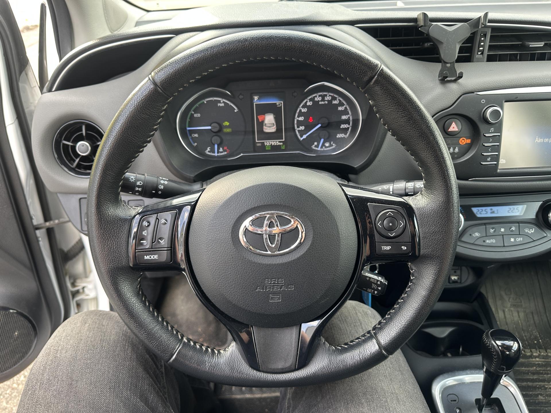 TOYOTA Yaris 2018