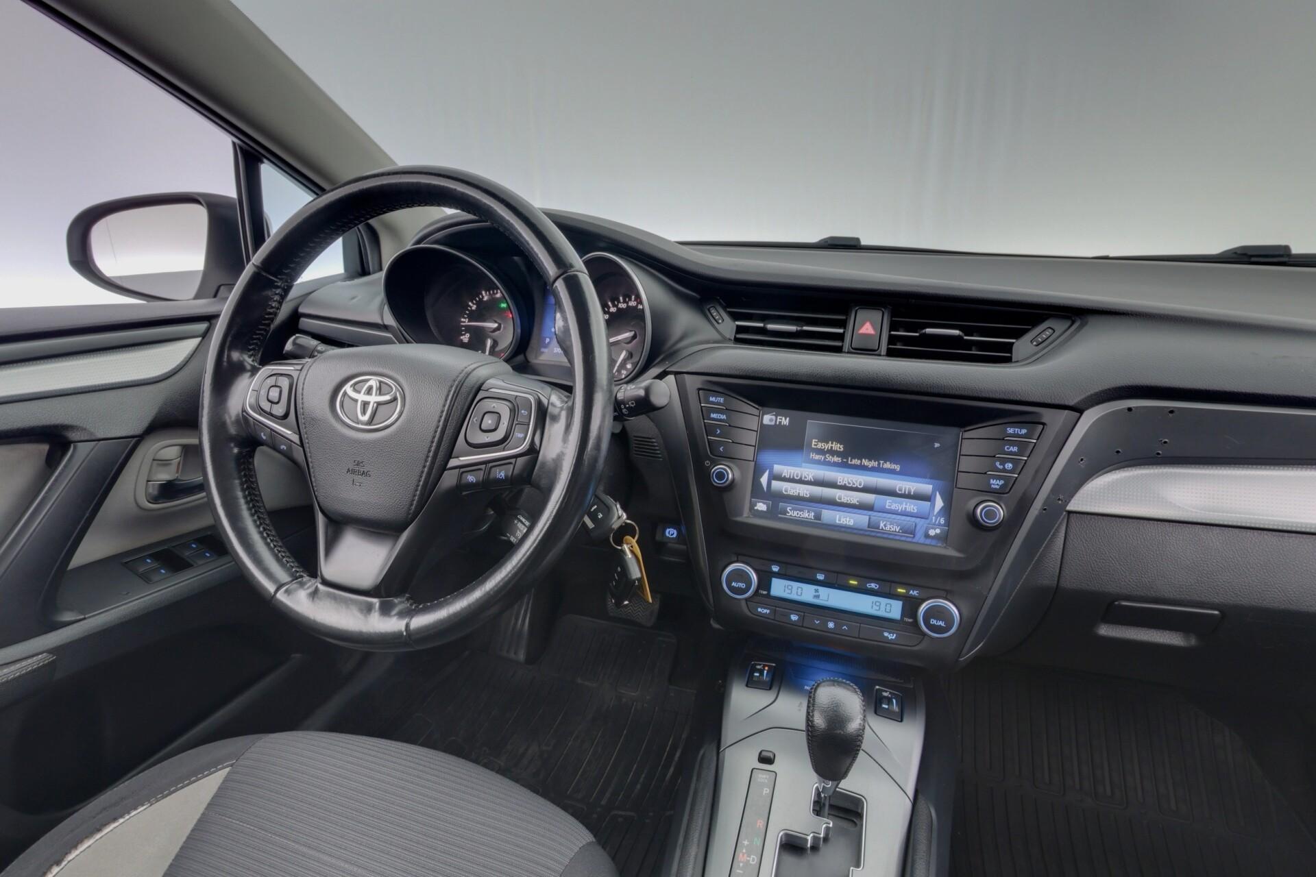 TOYOTA Avensis 2018