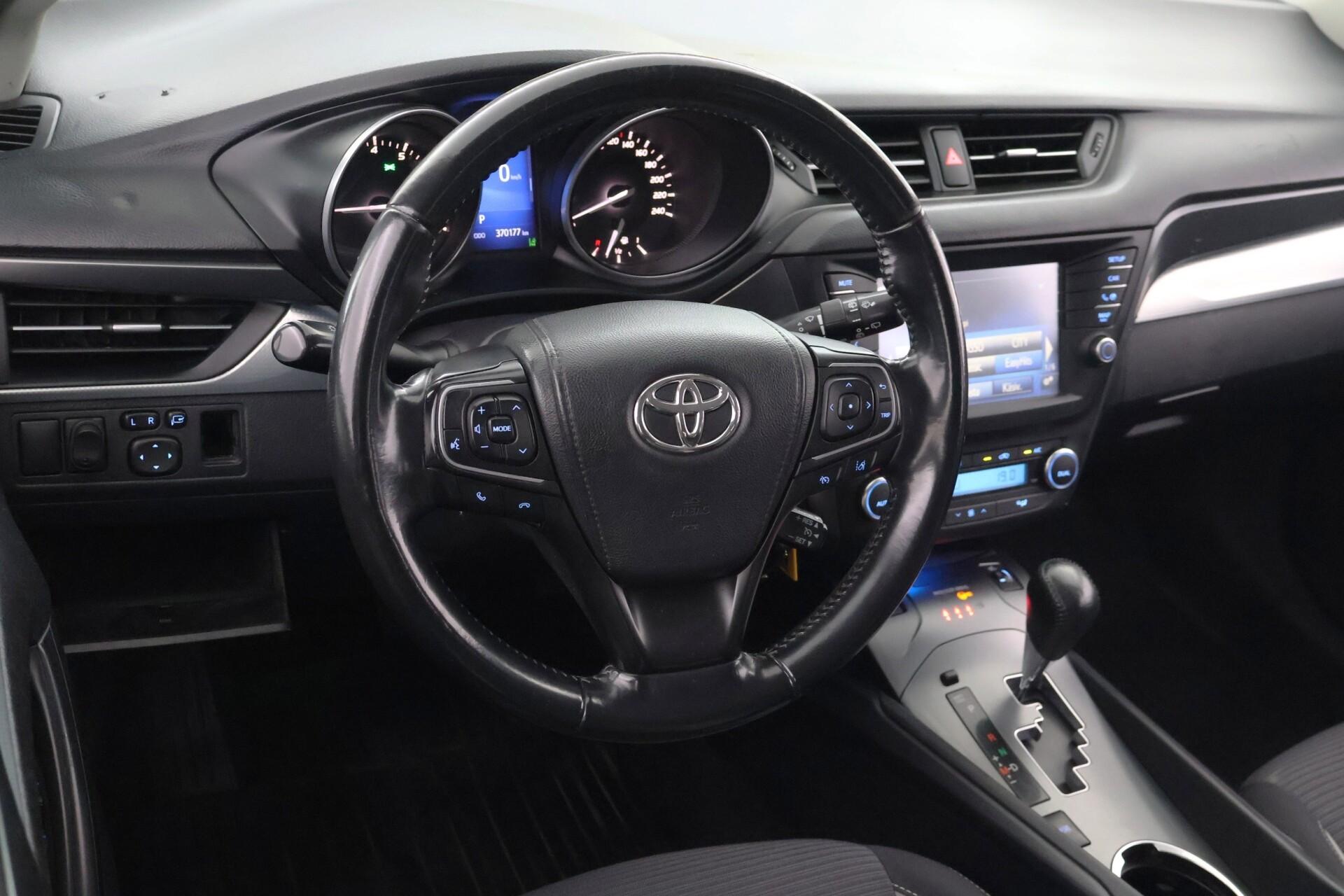 TOYOTA Avensis 2018