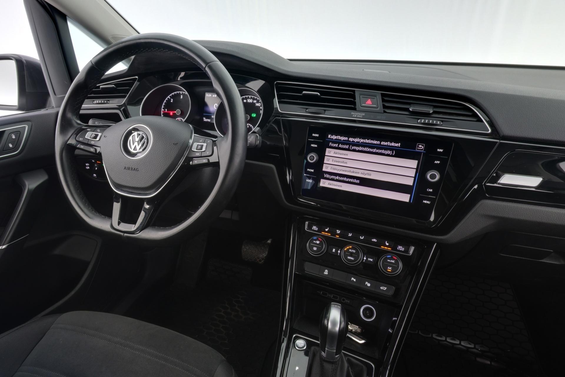 VOLKSWAGEN Touran 2019