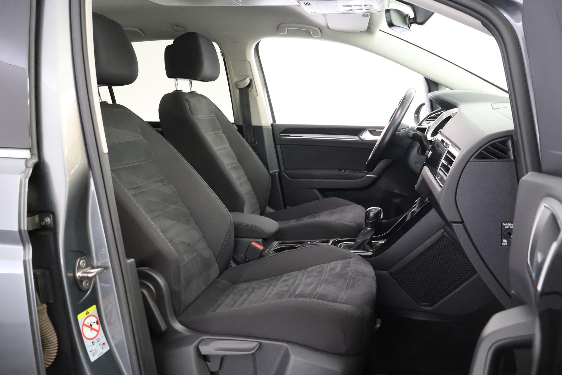 VOLKSWAGEN Touran 2019