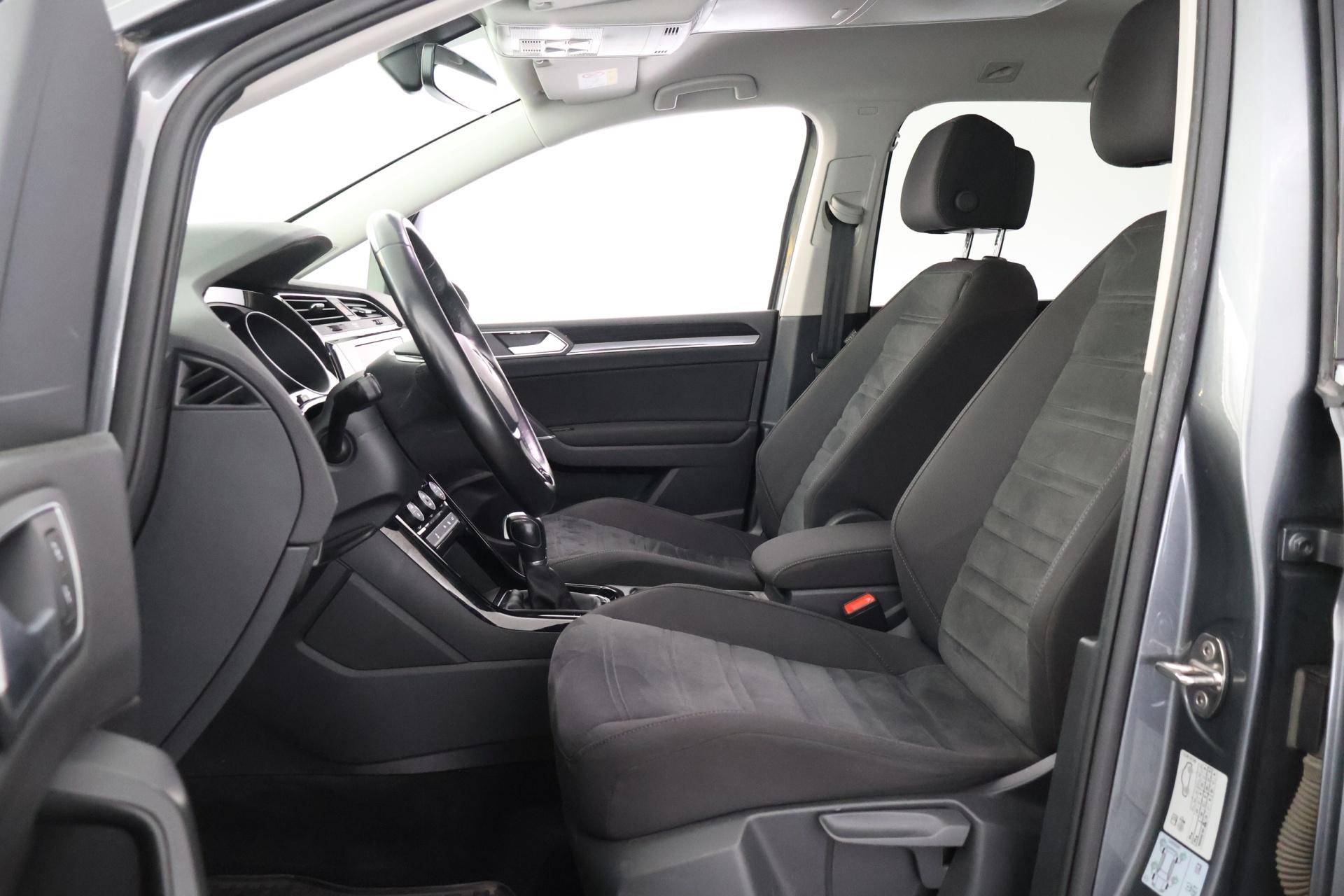VOLKSWAGEN Touran 2019