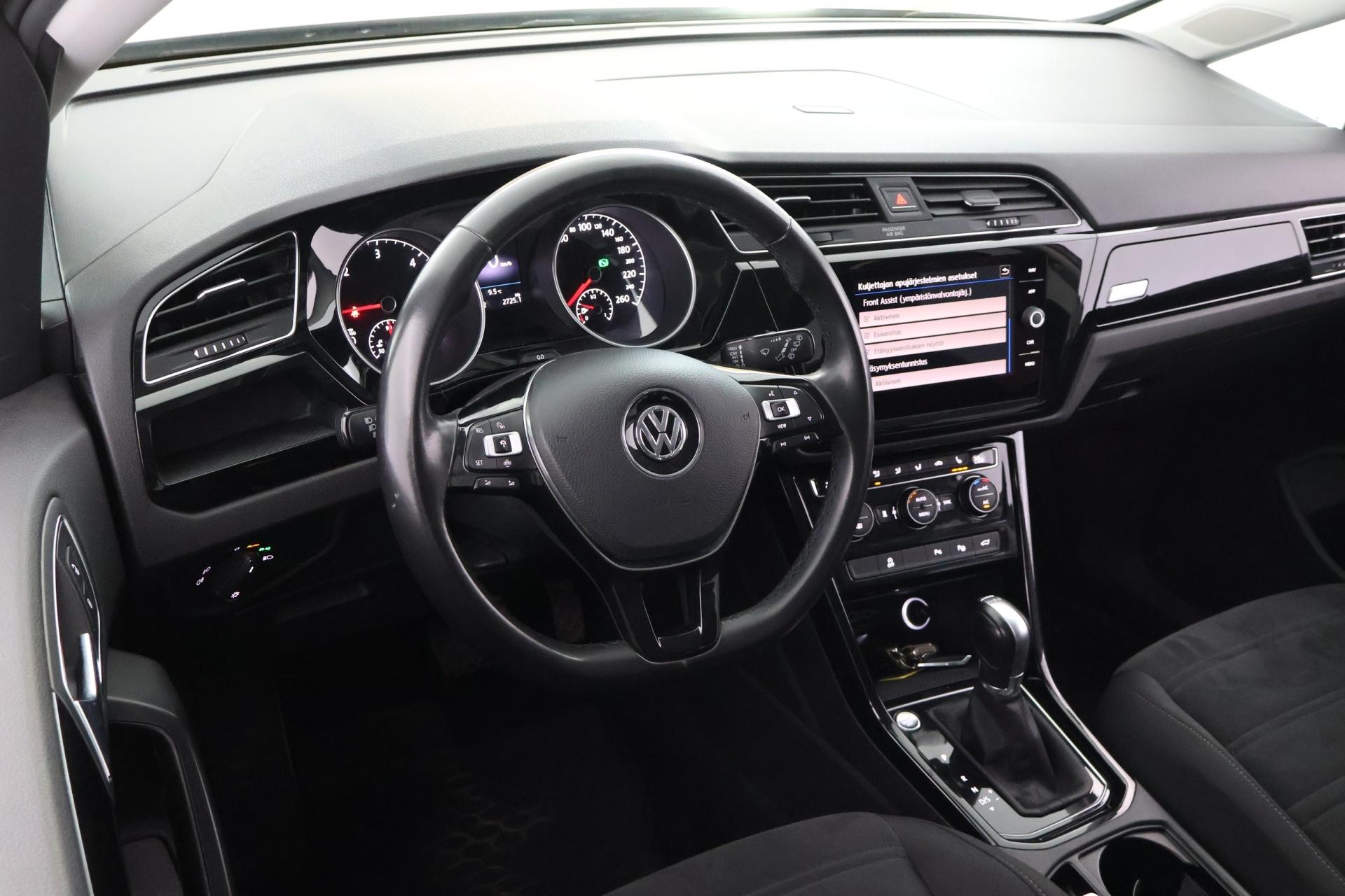 VOLKSWAGEN Touran 2019