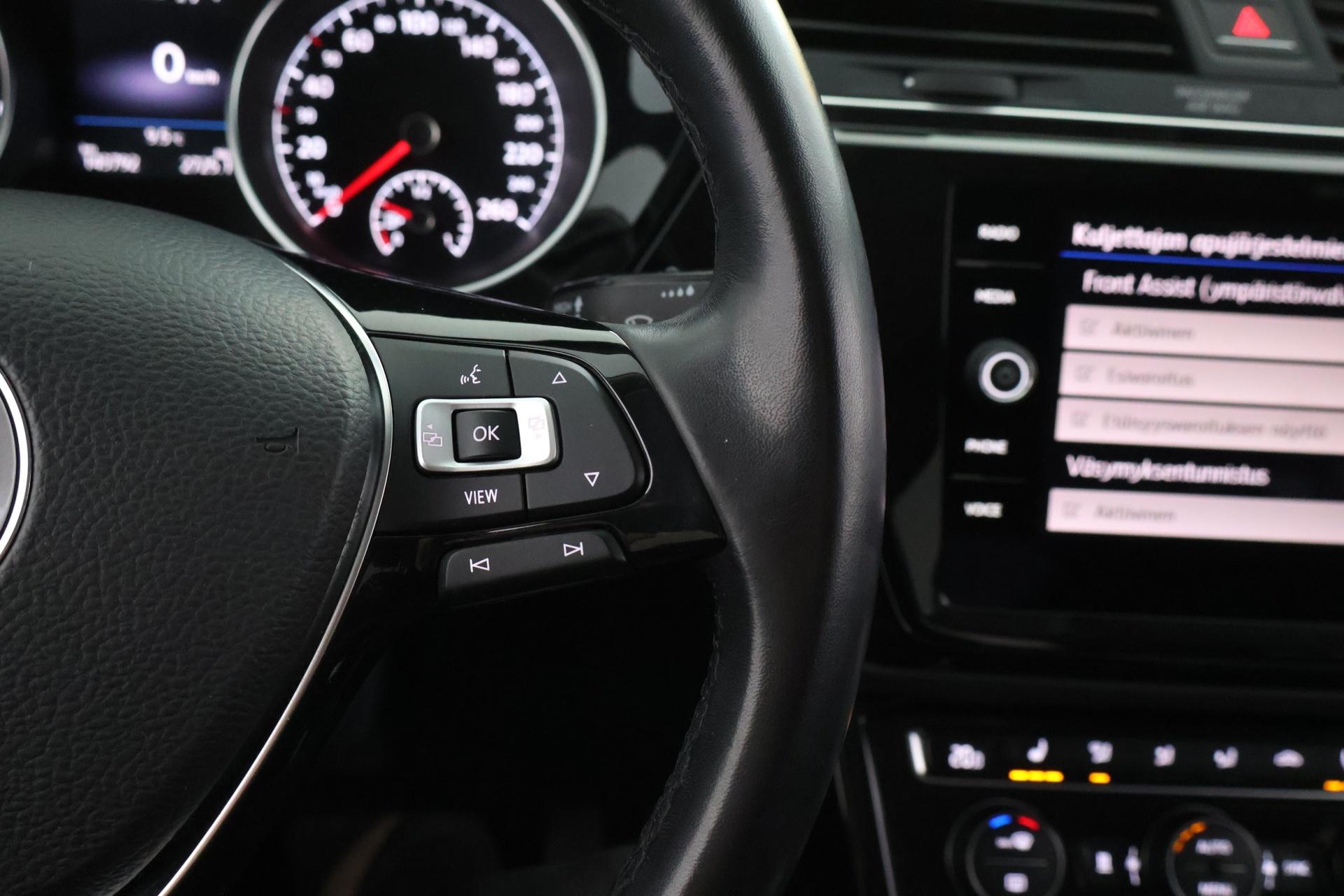 VOLKSWAGEN Touran 2019