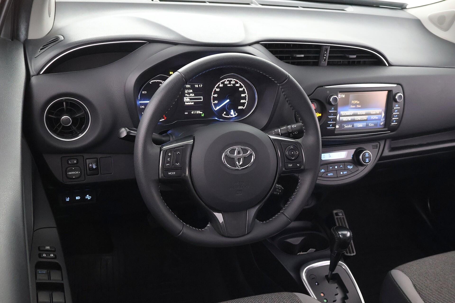 TOYOTA Yaris 2019