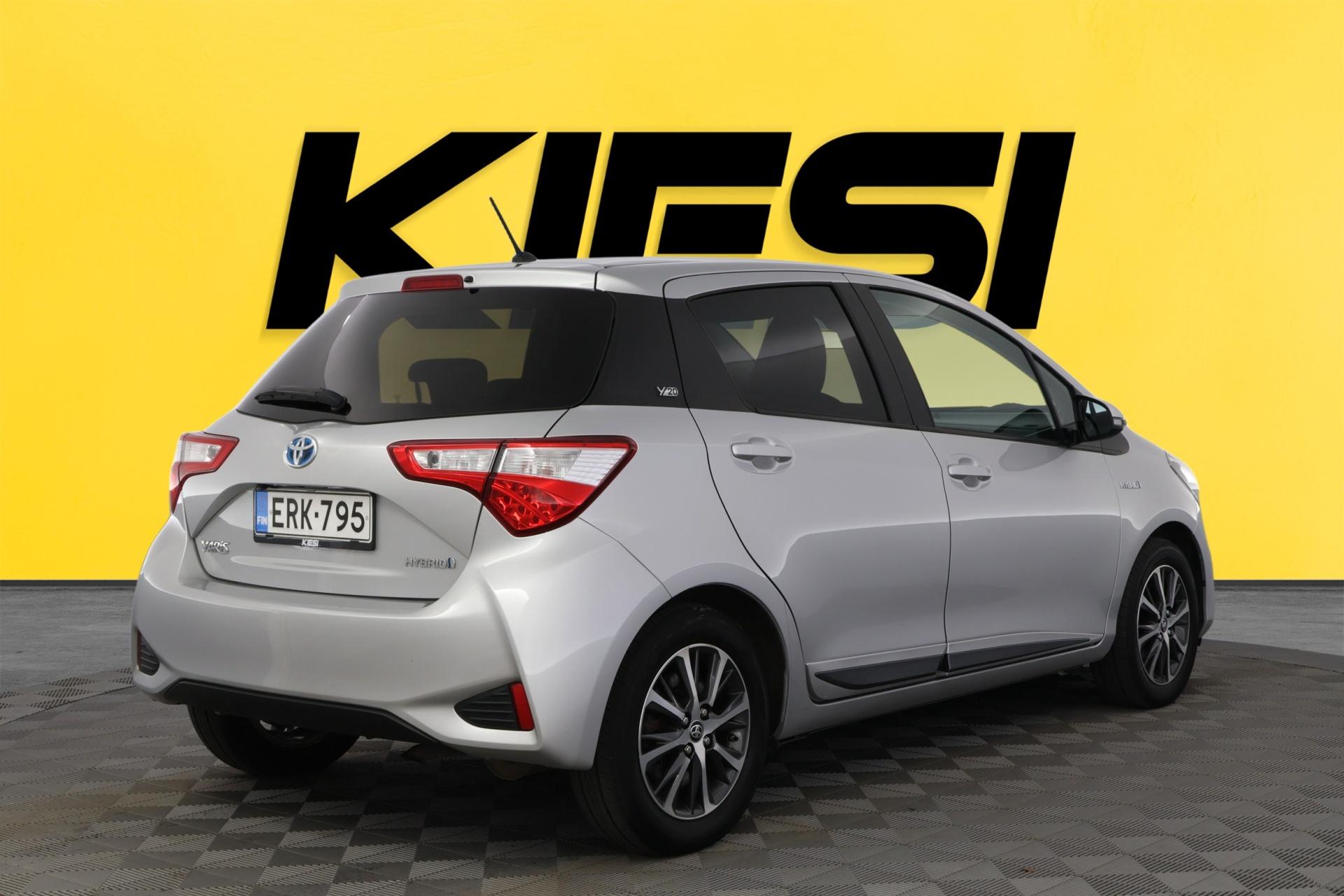 TOYOTA Yaris 2019