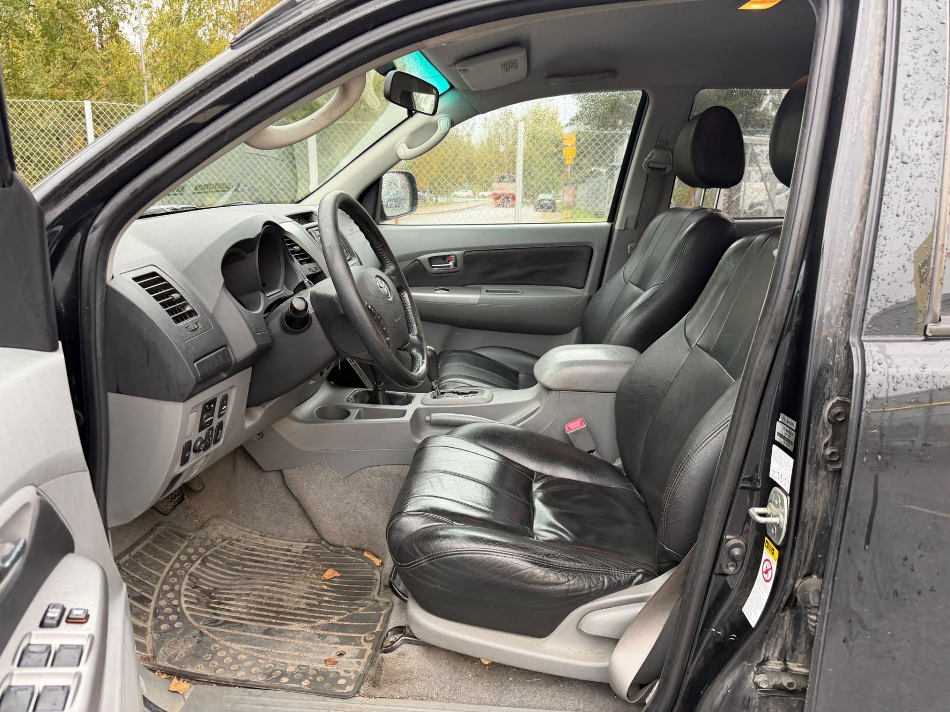 TOYOTA Hilux 2010