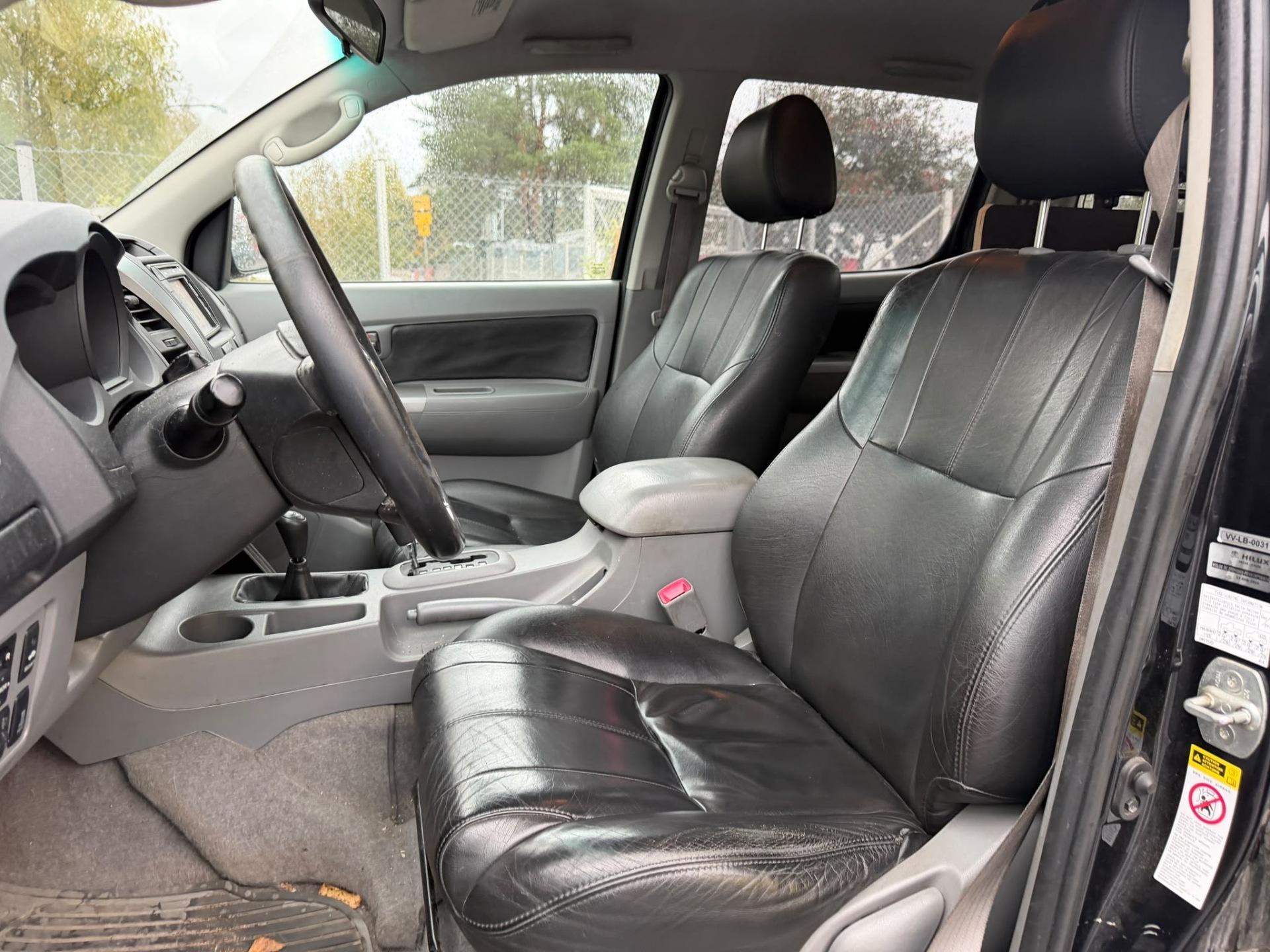 TOYOTA Hilux 2010