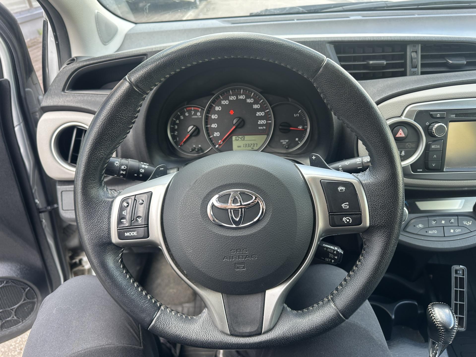 TOYOTA Yaris 2013