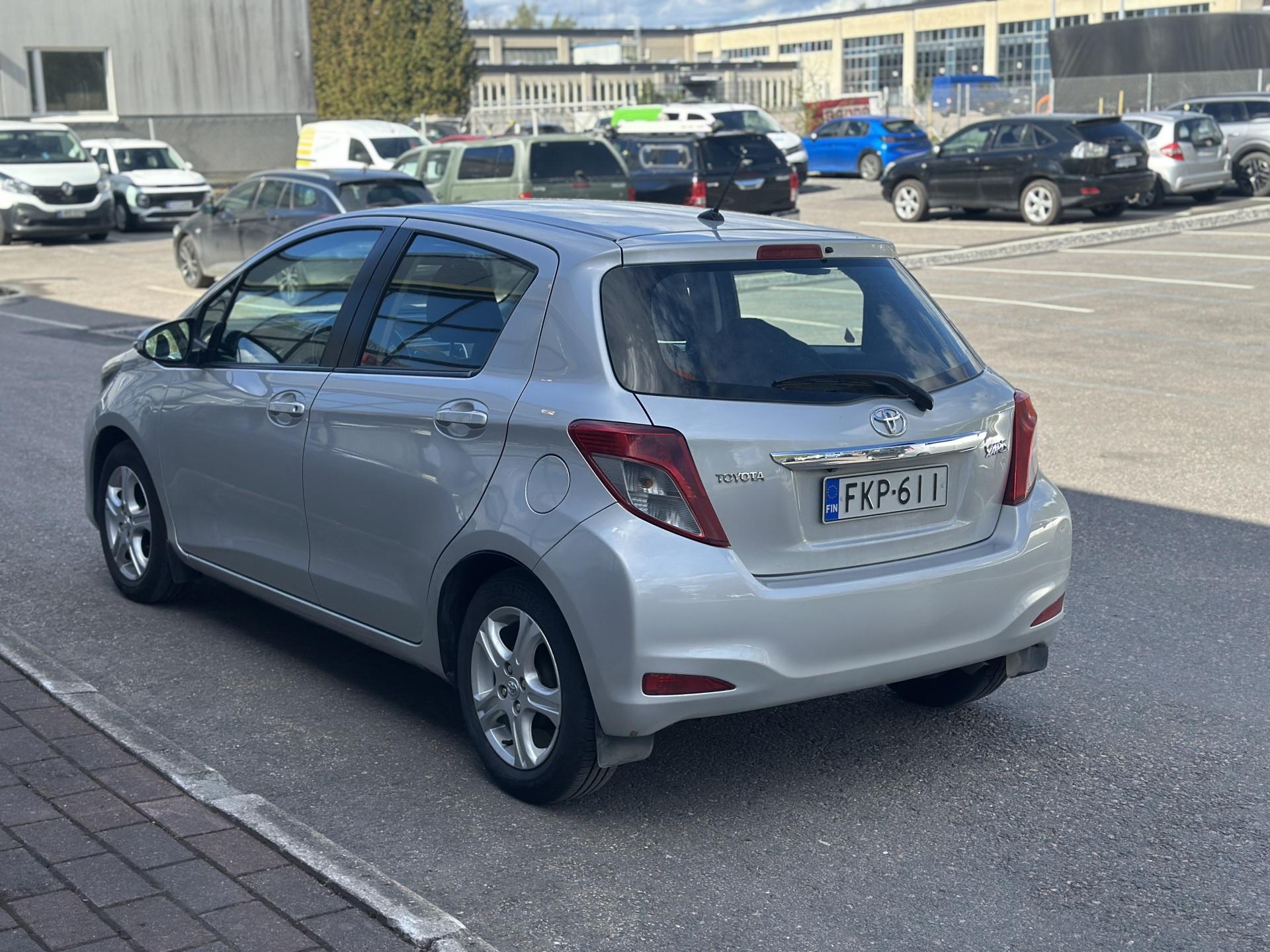 TOYOTA Yaris 2013