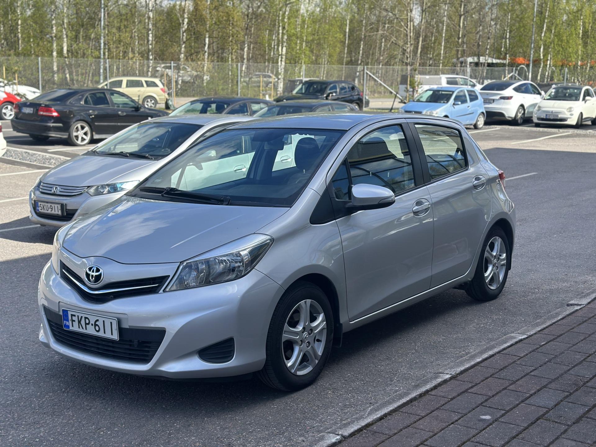 TOYOTA Yaris 2013