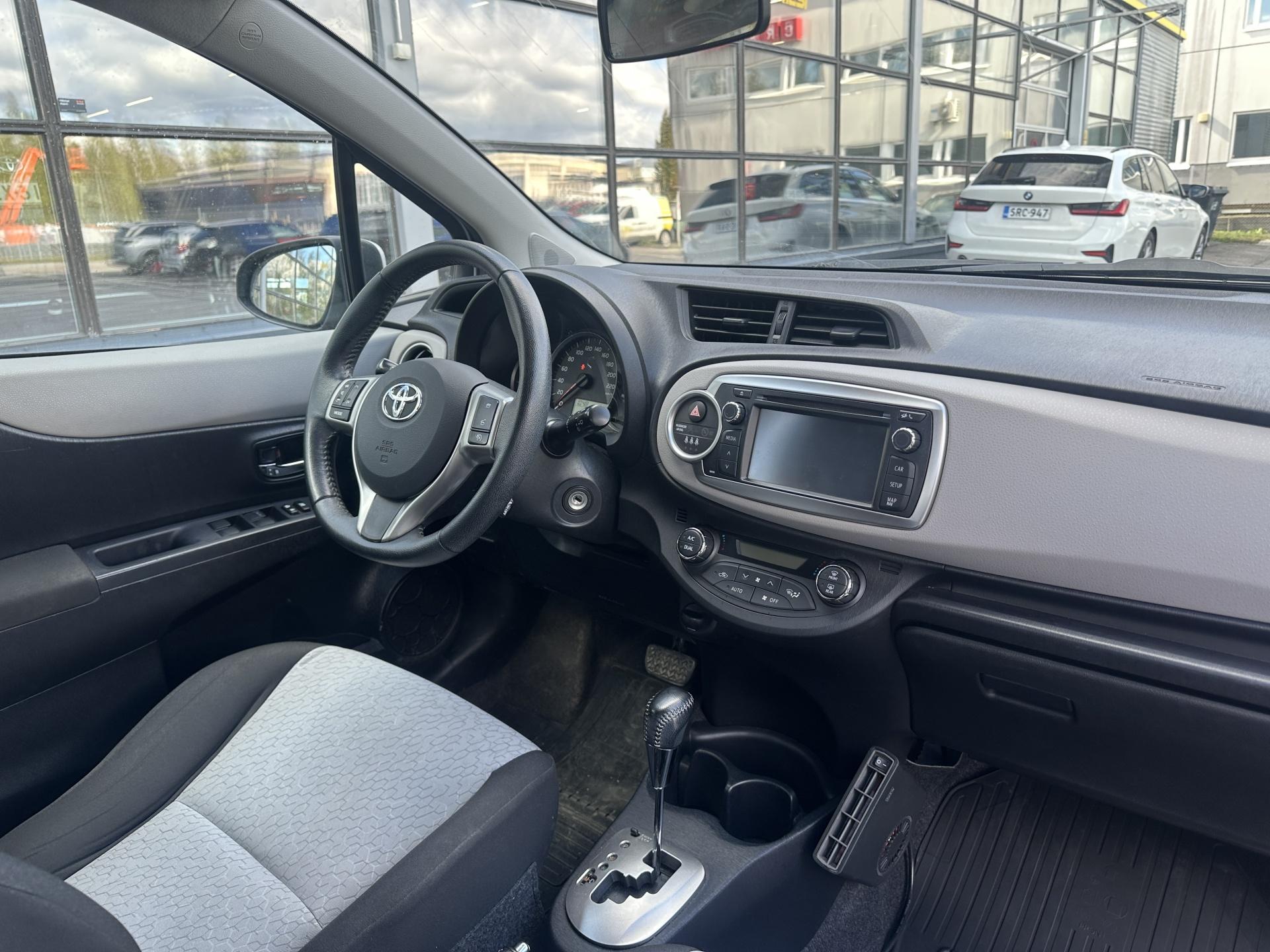TOYOTA Yaris 2013