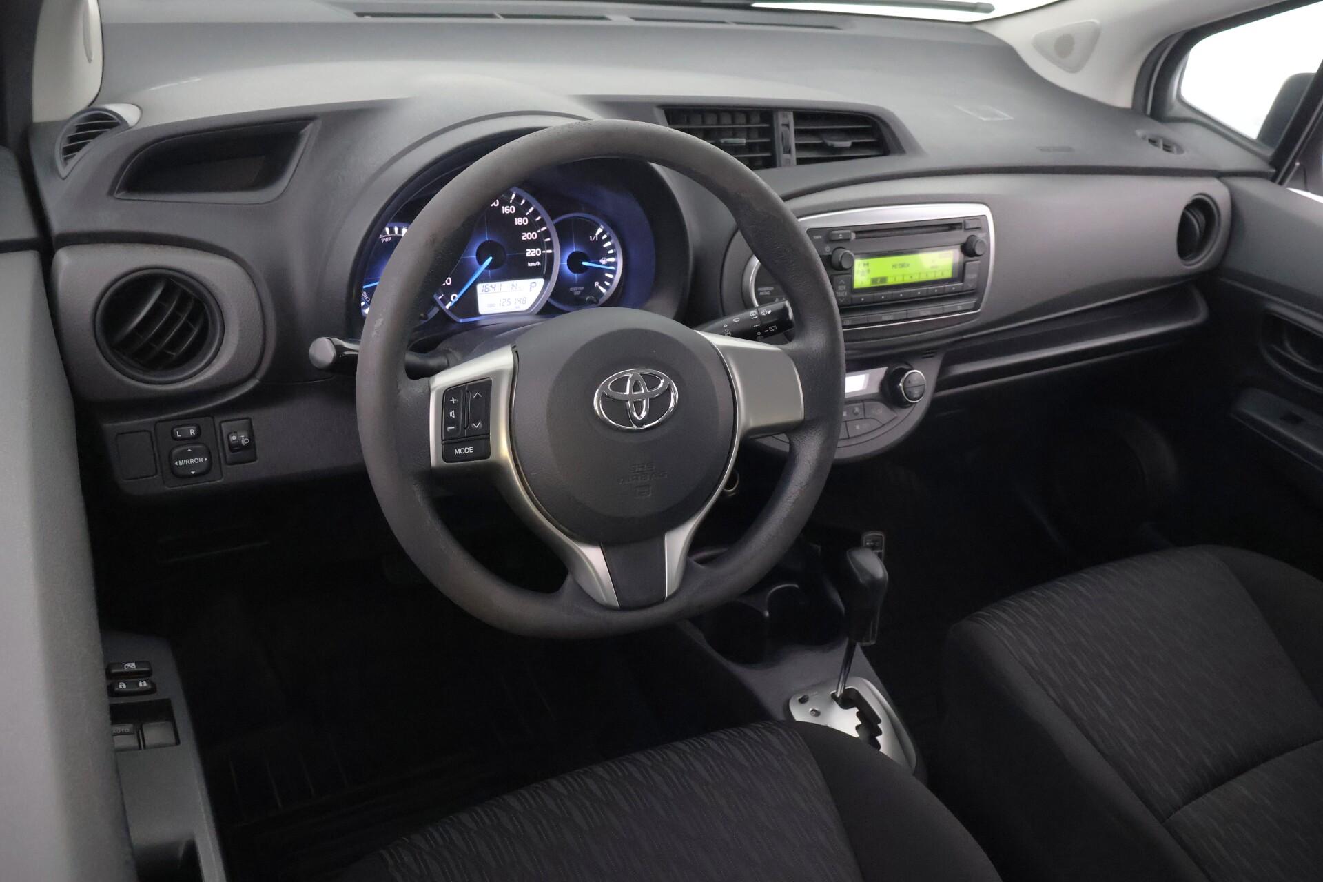 TOYOTA Yaris 2013