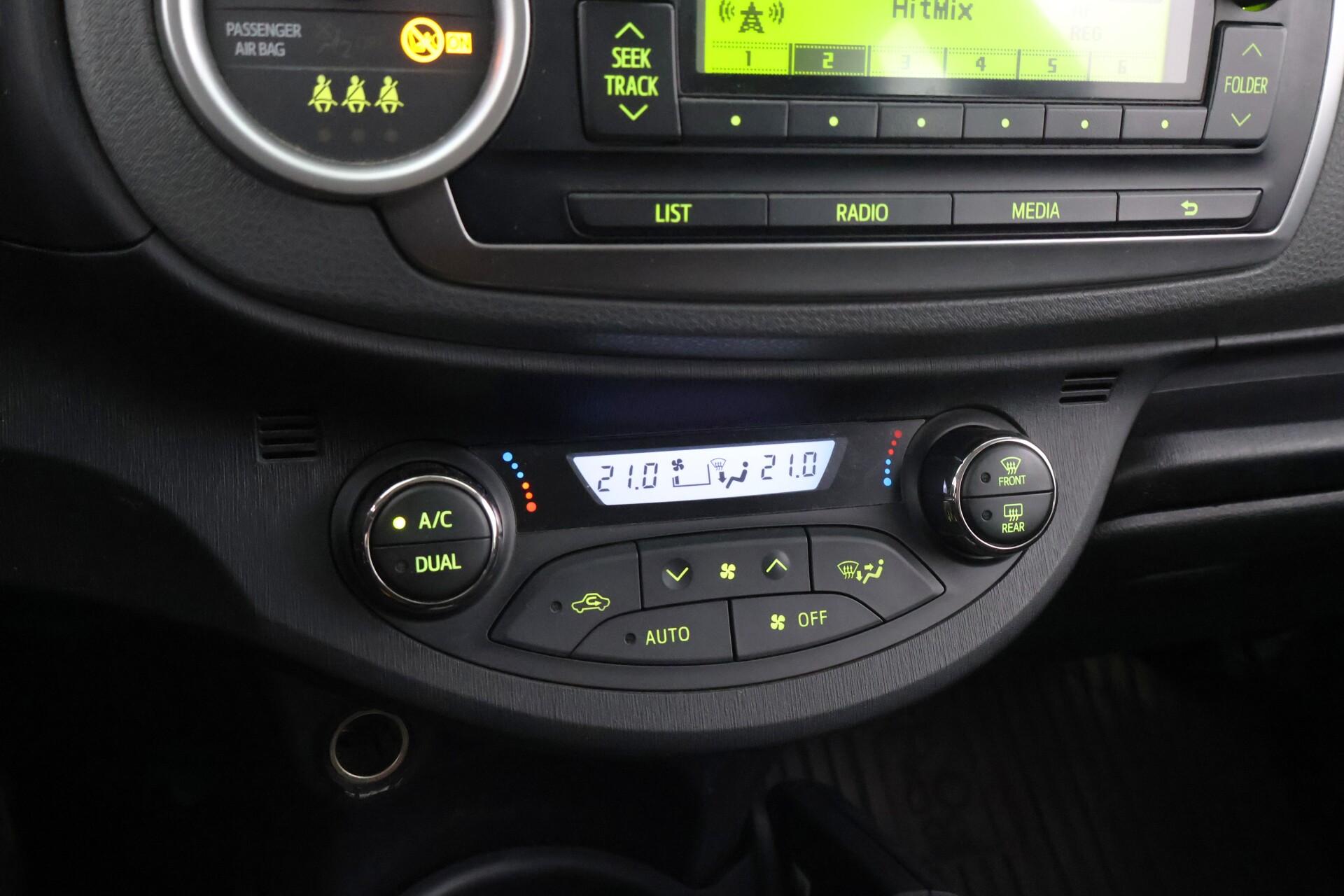 TOYOTA Yaris 2013