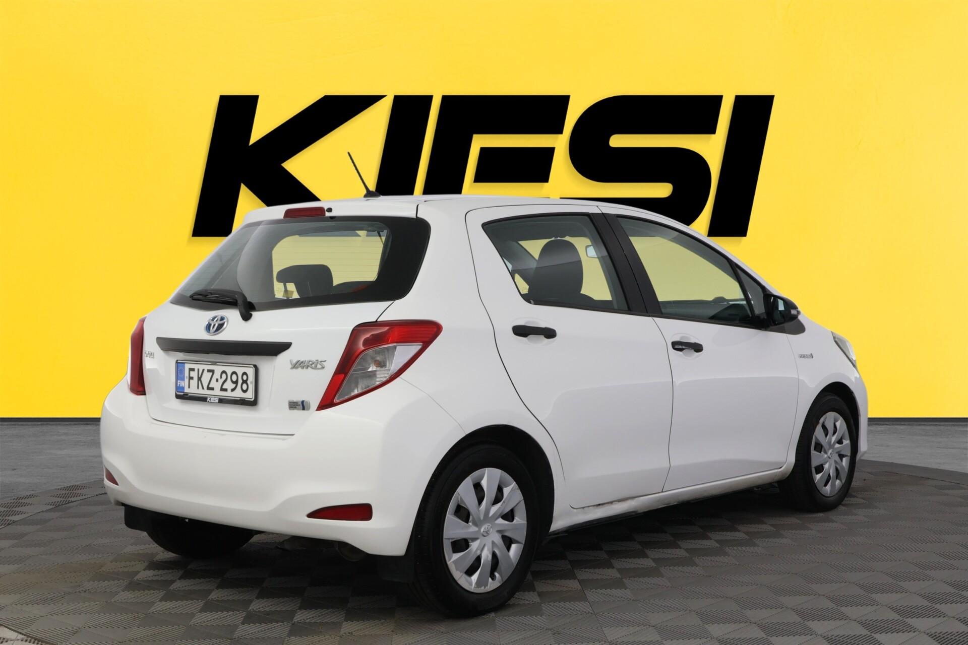 TOYOTA Yaris 2013