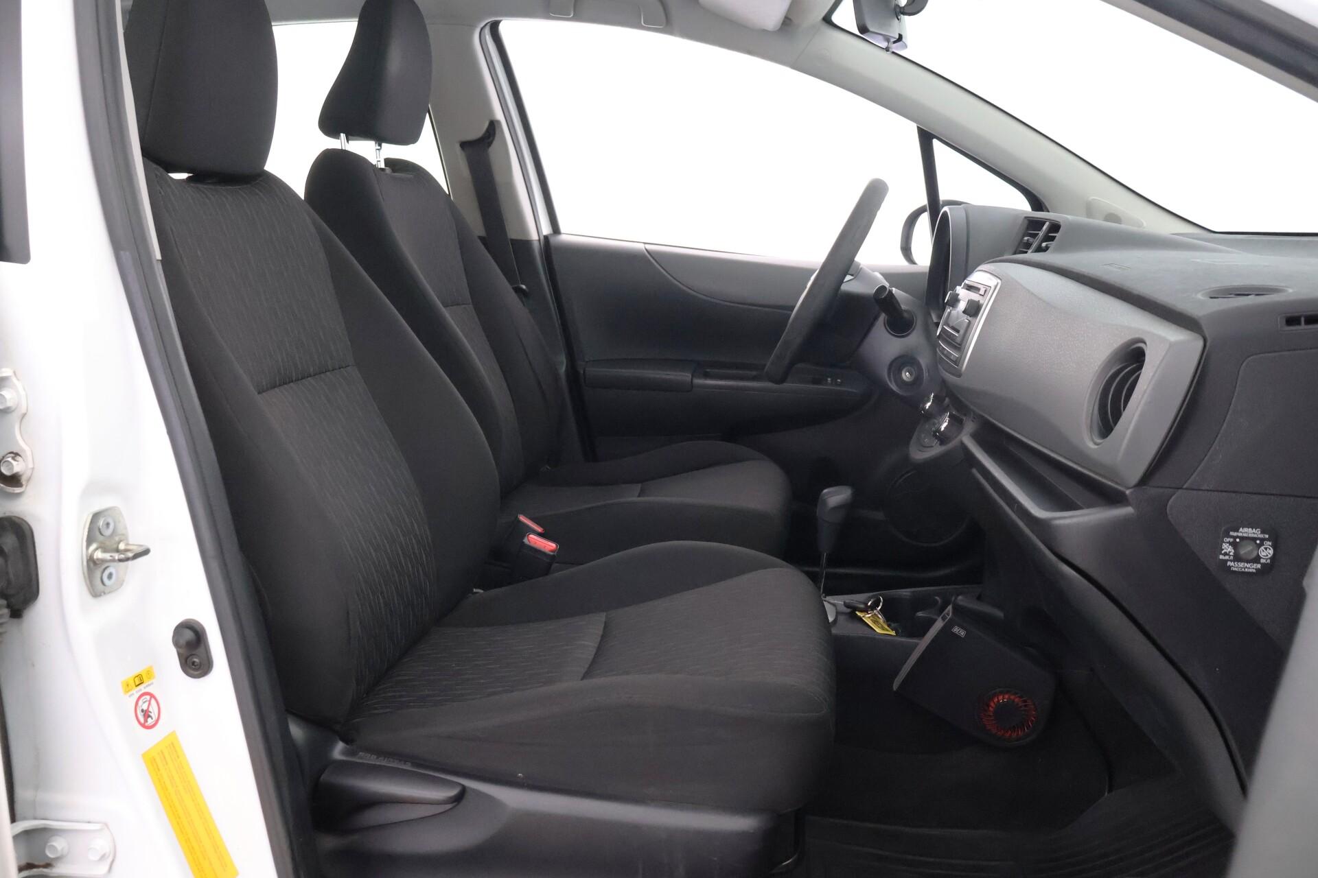 TOYOTA Yaris 2013