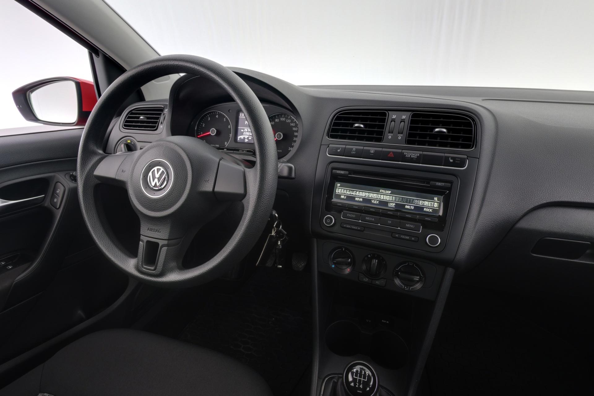 VOLKSWAGEN Polo 2013