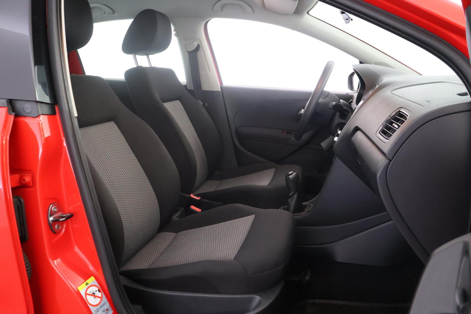 VOLKSWAGEN Polo 2013