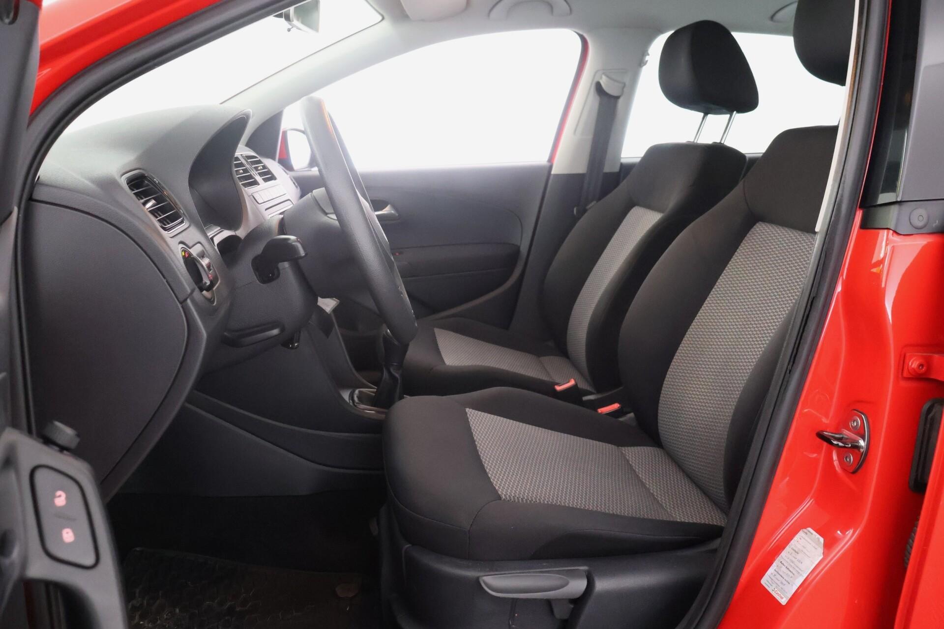 VOLKSWAGEN Polo 2013