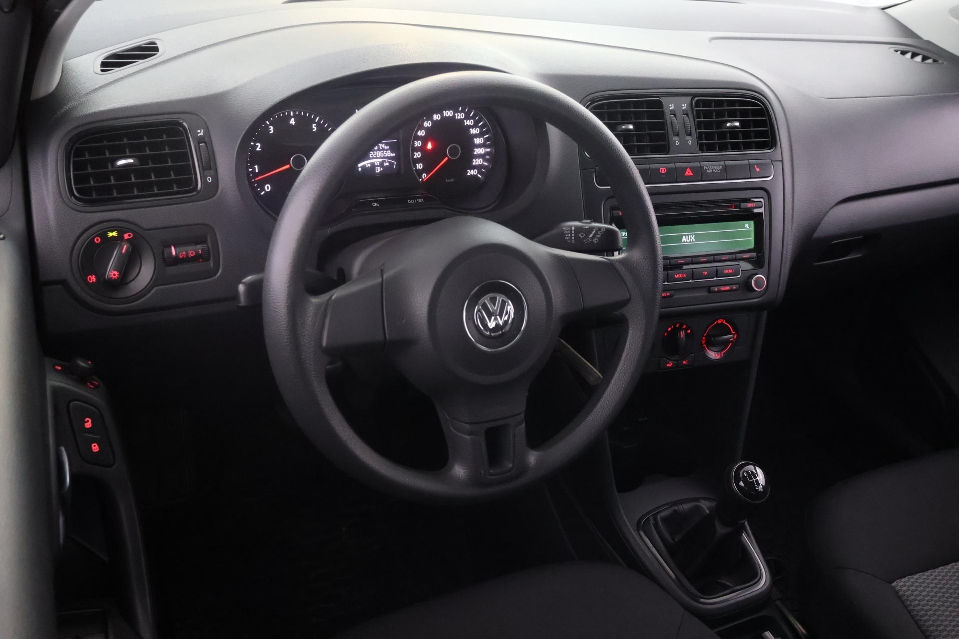 VOLKSWAGEN Polo 2013