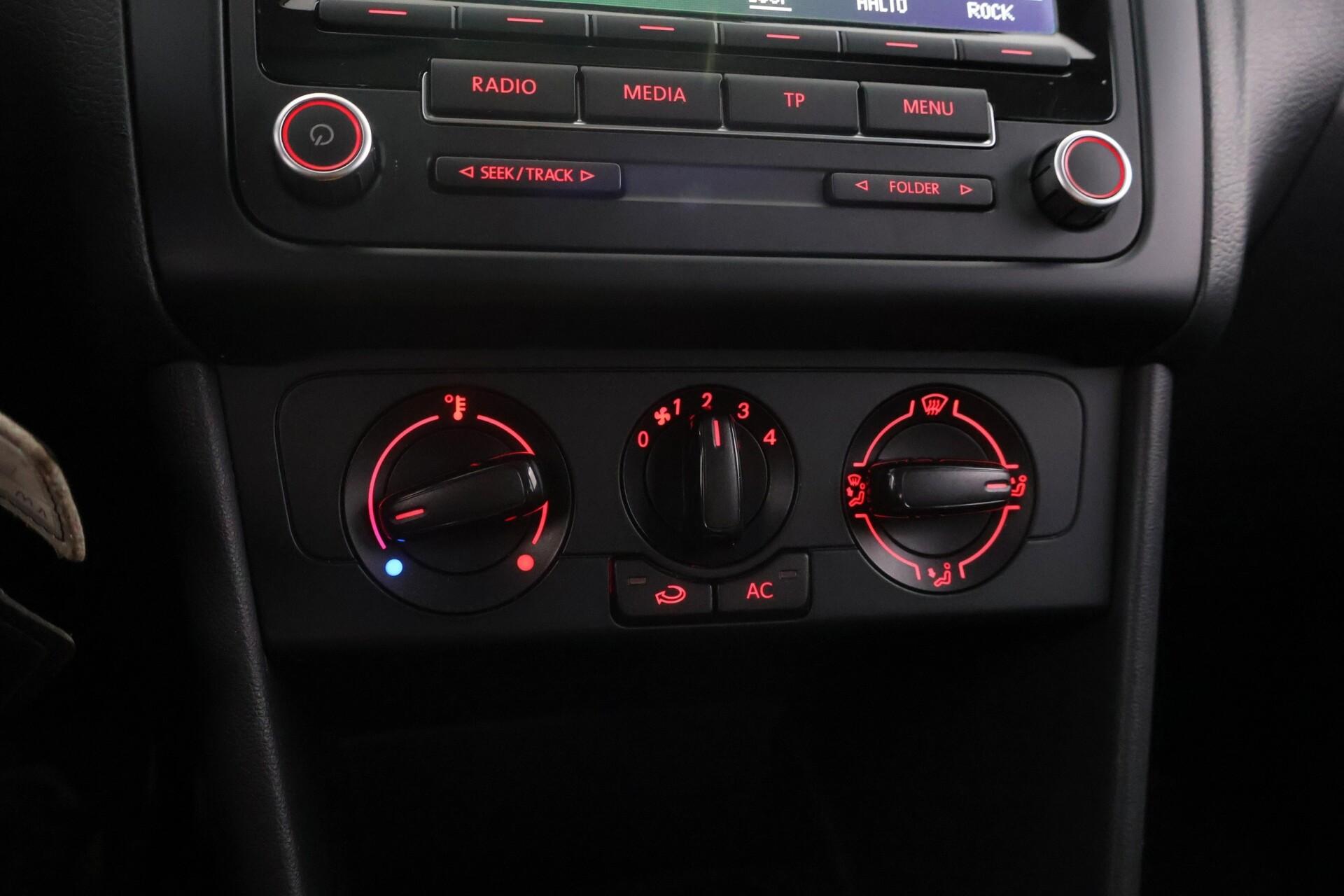 VOLKSWAGEN Polo 2013