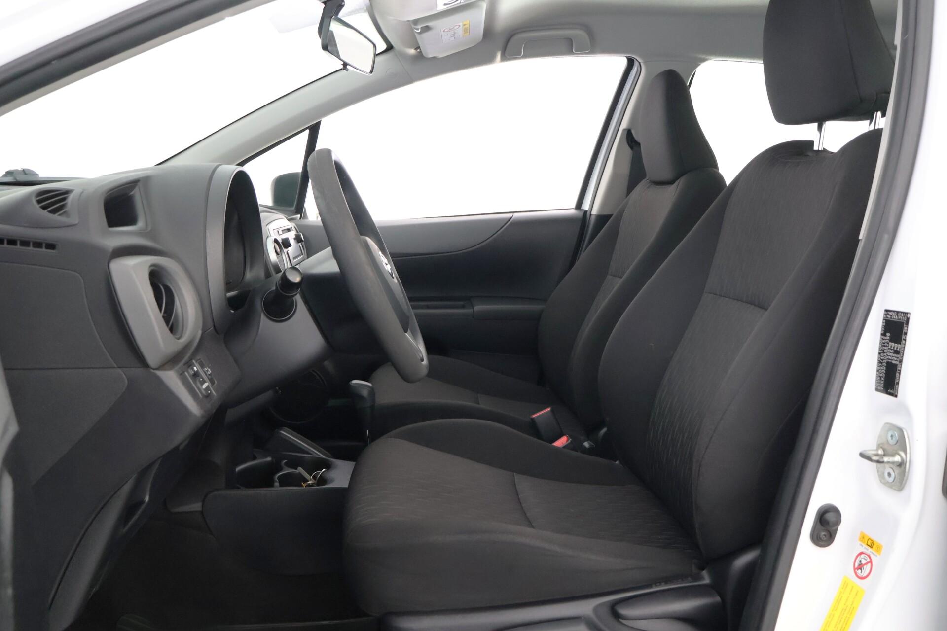 TOYOTA Yaris 2013