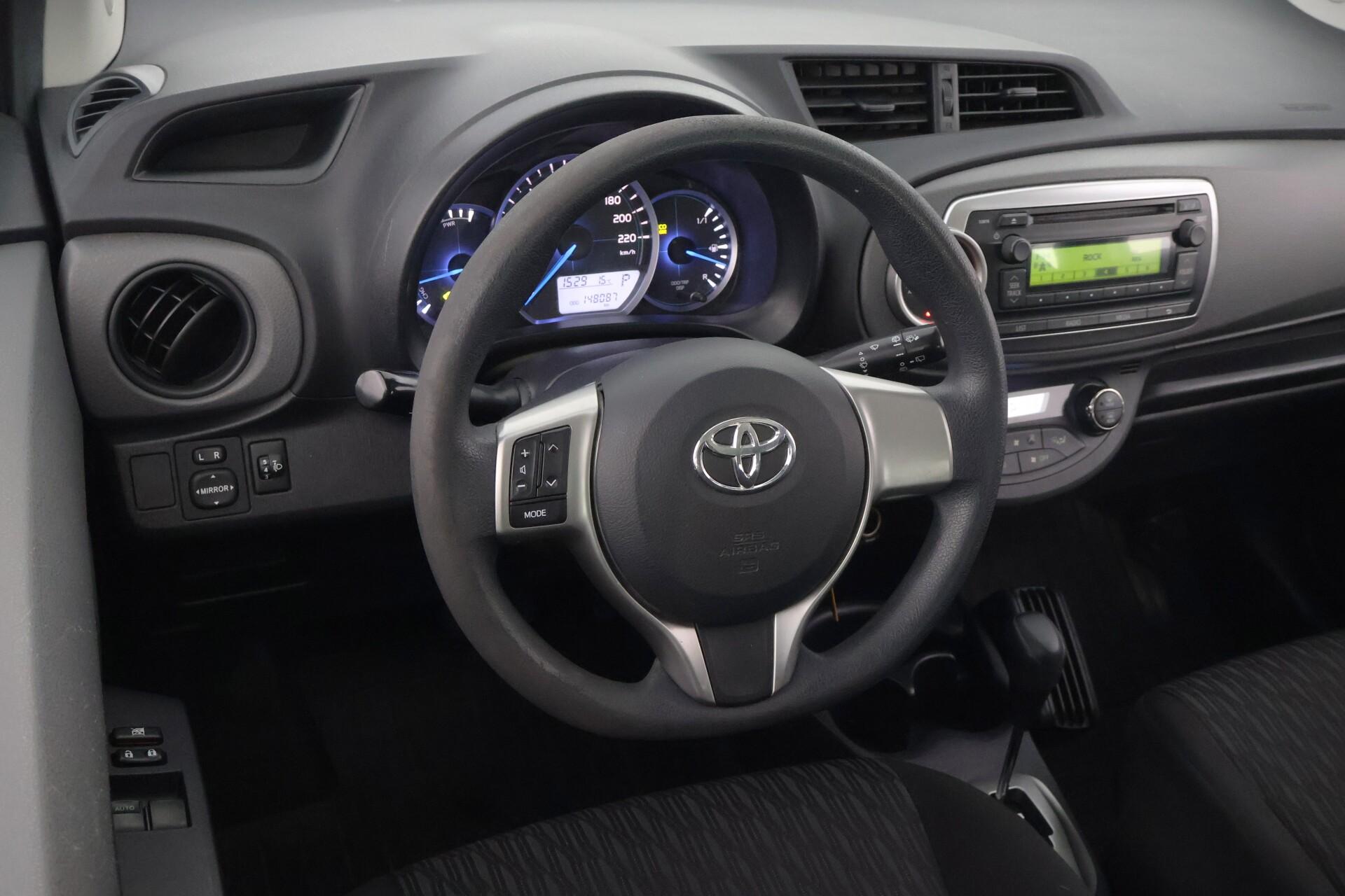TOYOTA Yaris 2013