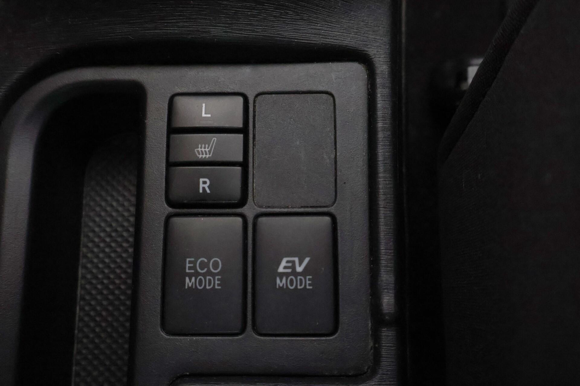 TOYOTA Yaris 2013