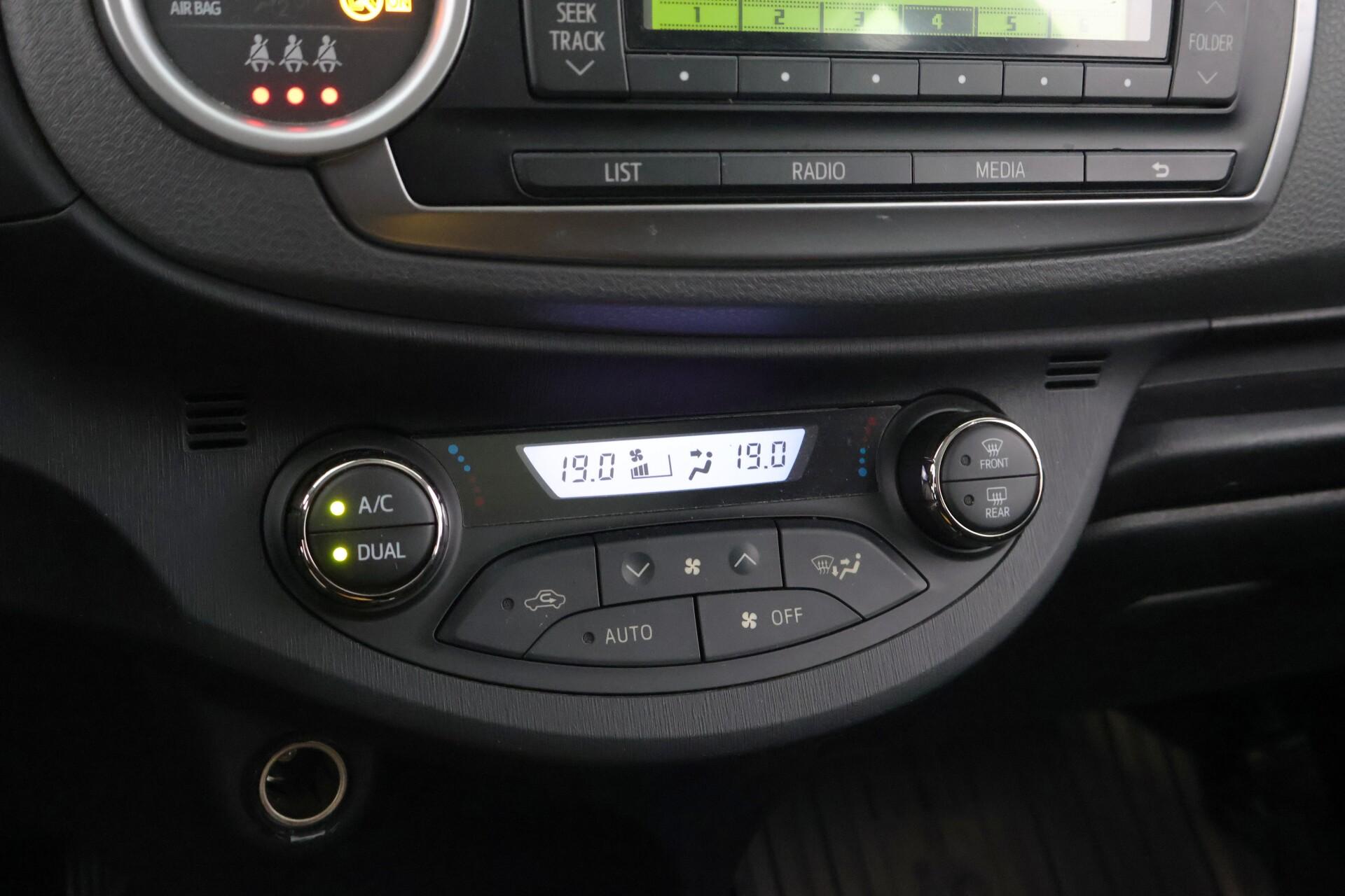 TOYOTA Yaris 2013
