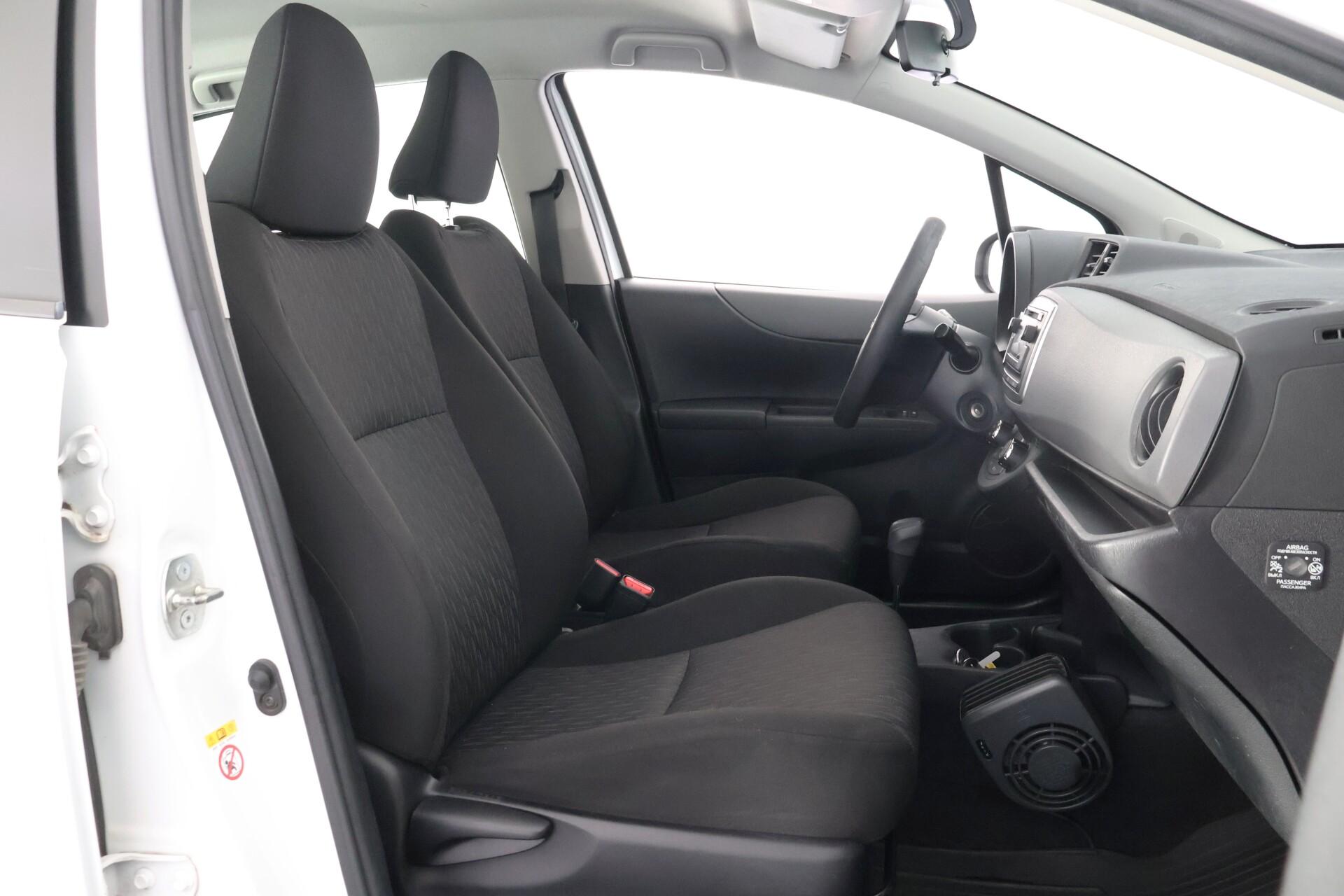 TOYOTA Yaris 2013